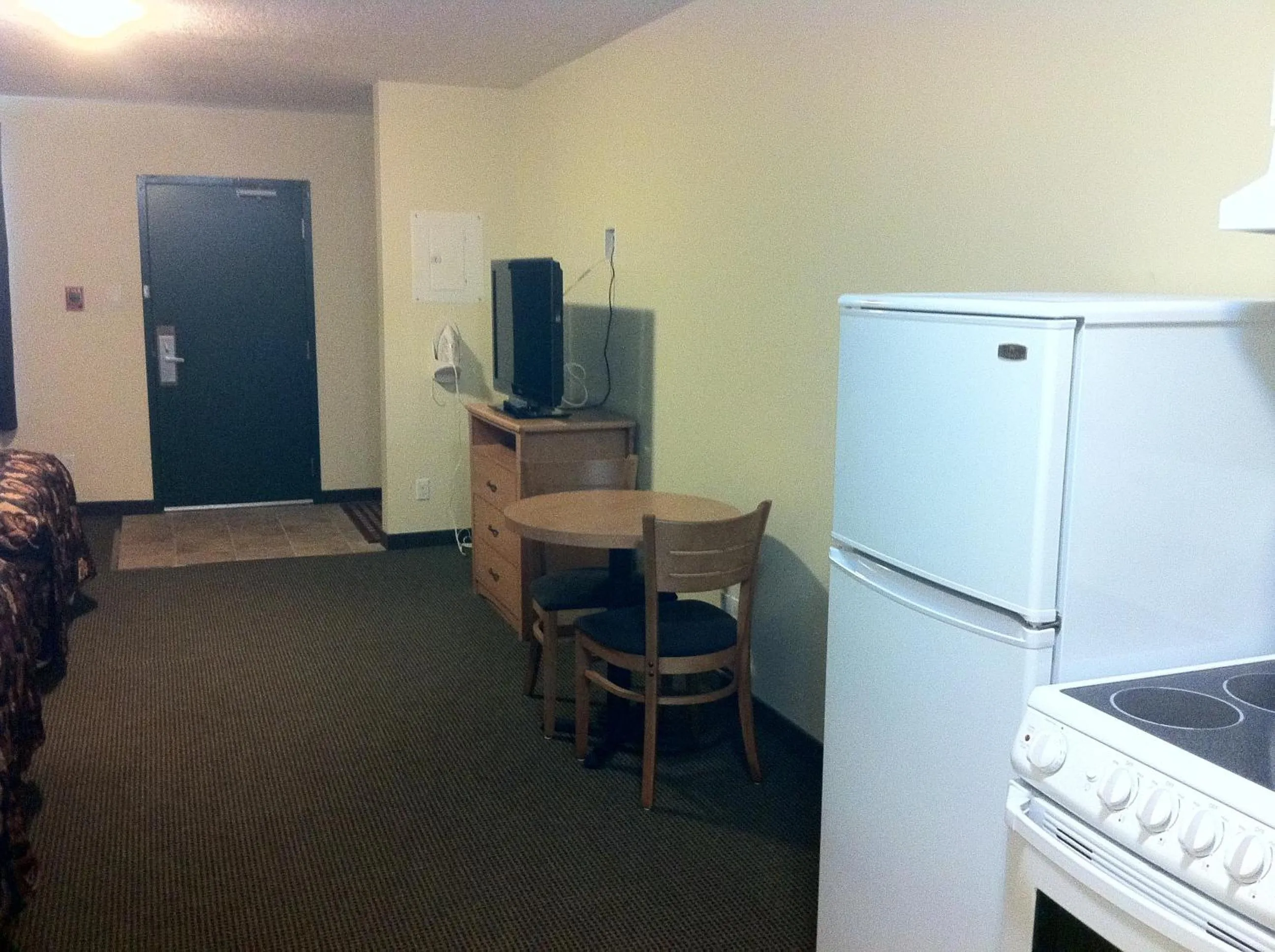 Kitchen or kitchenette in Circle 6 Motel