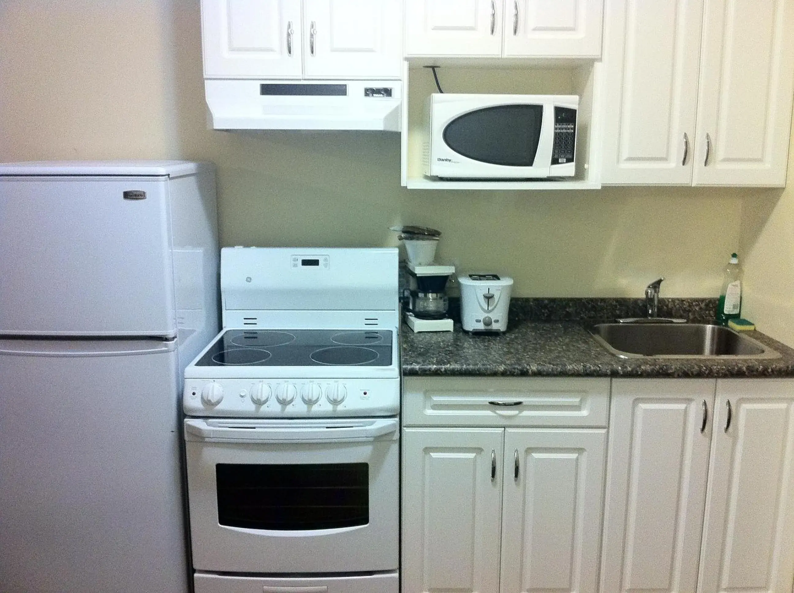 Deluxe Double Room with Kitchenette in Circle 6 Motel Deluxe Double Room with Kitchenette in Circle 6 Motel