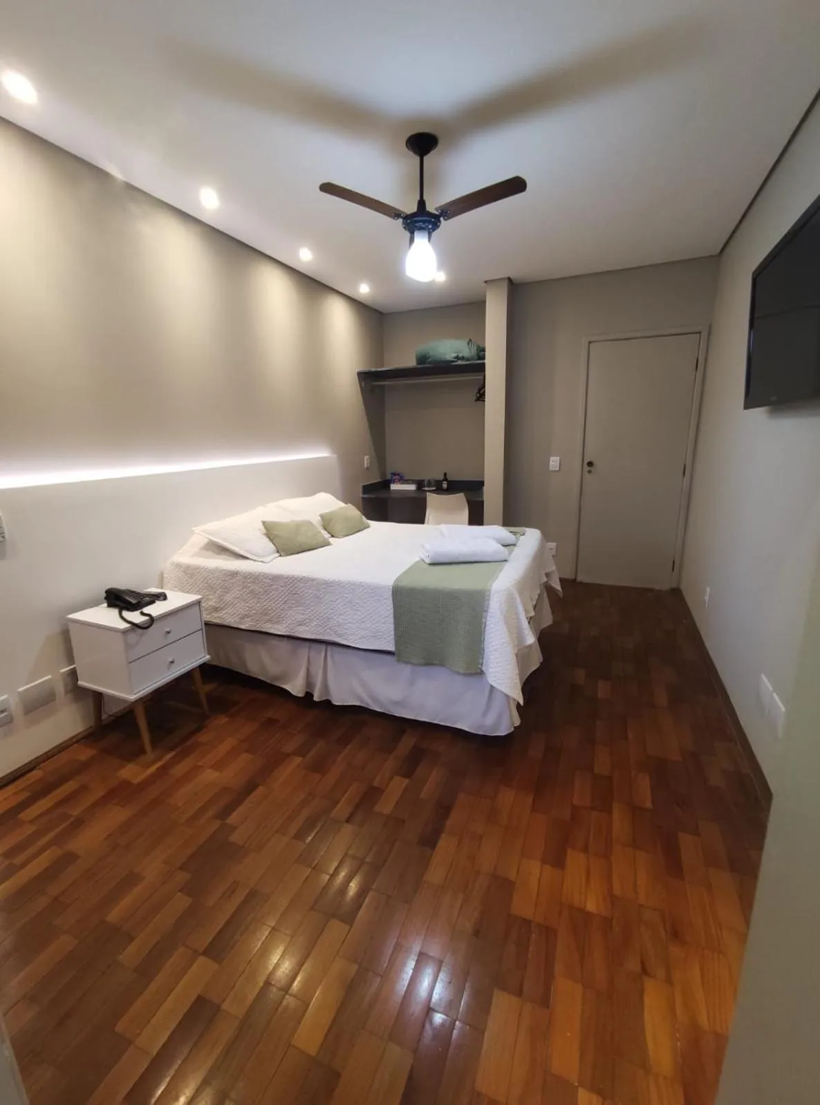 Bedroom, Bed in Café Palace Hotel