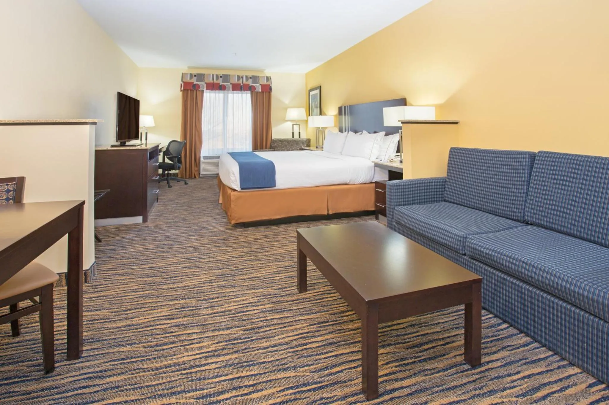 Photo of the whole room, Bed in Holiday Inn Express & Suites Denver North - Thornton by IHG
