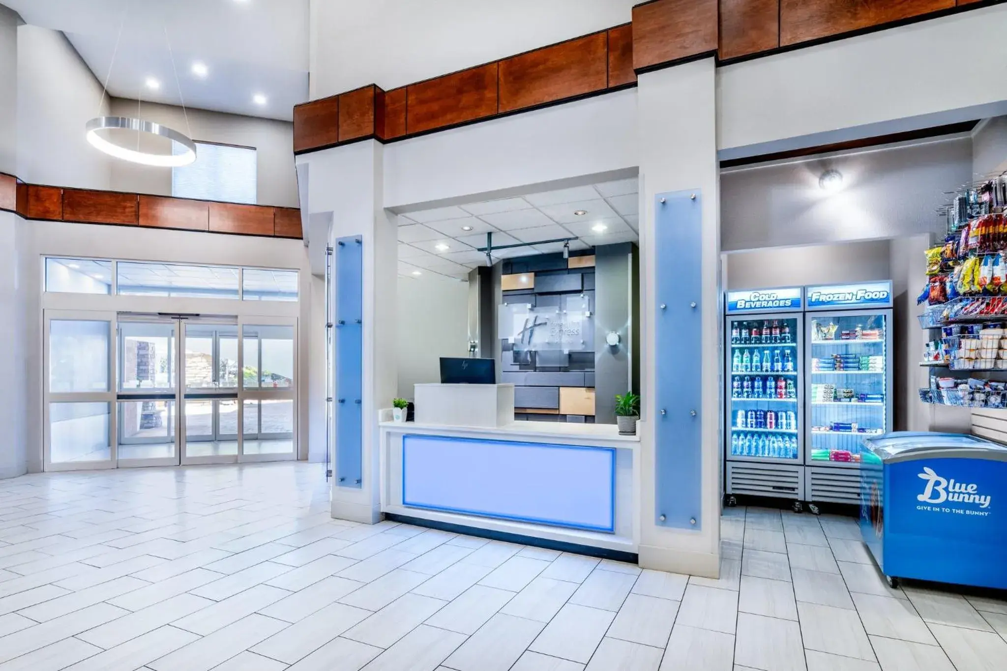 Property building in Holiday Inn Express & Suites Denver North - Thornton by IHG Property building in Holiday Inn Express & Suites Denver North - Thornton by IHG