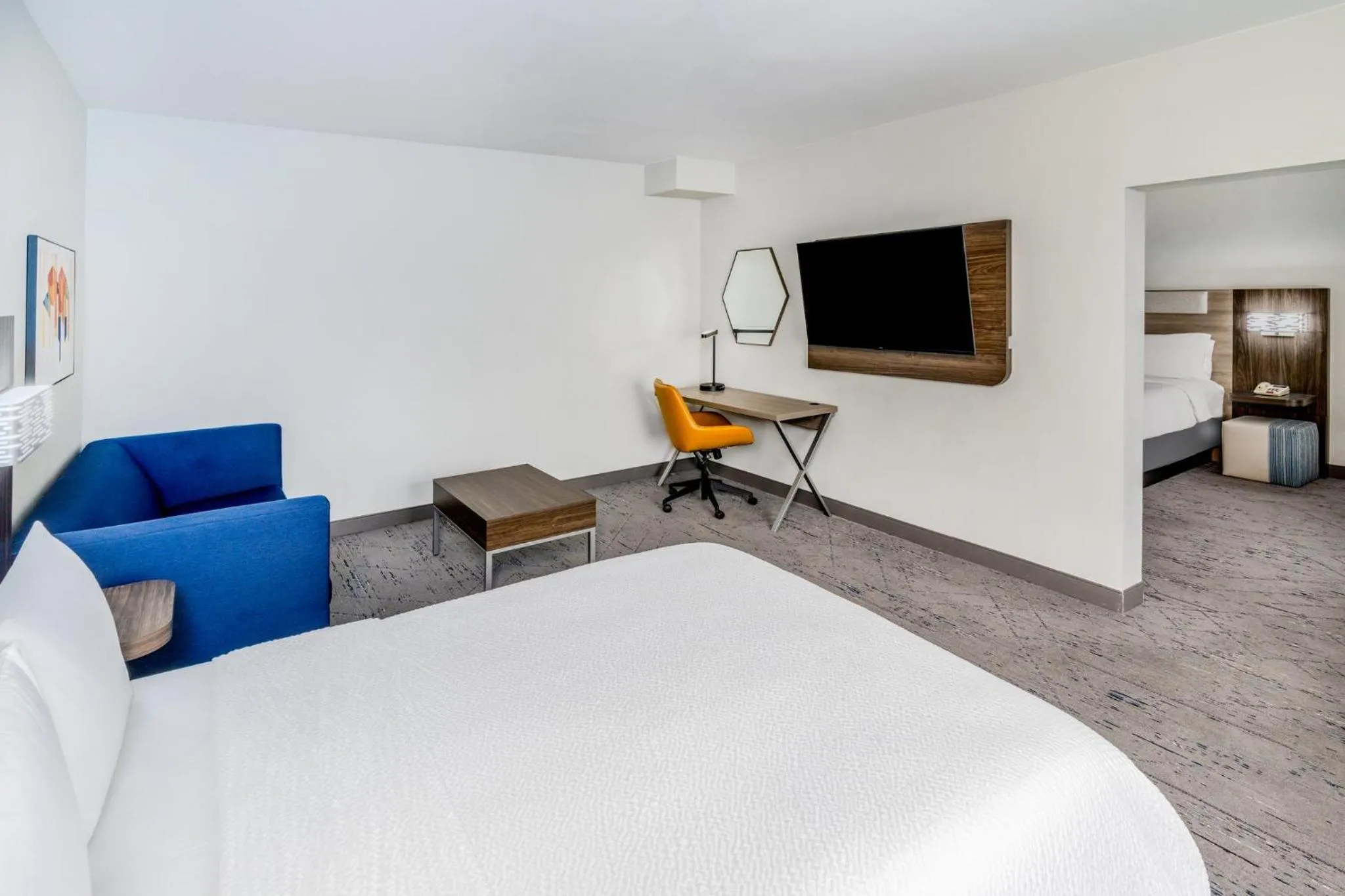 Photo of the whole room, Bed in Holiday Inn Express & Suites Denver North - Thornton by IHG