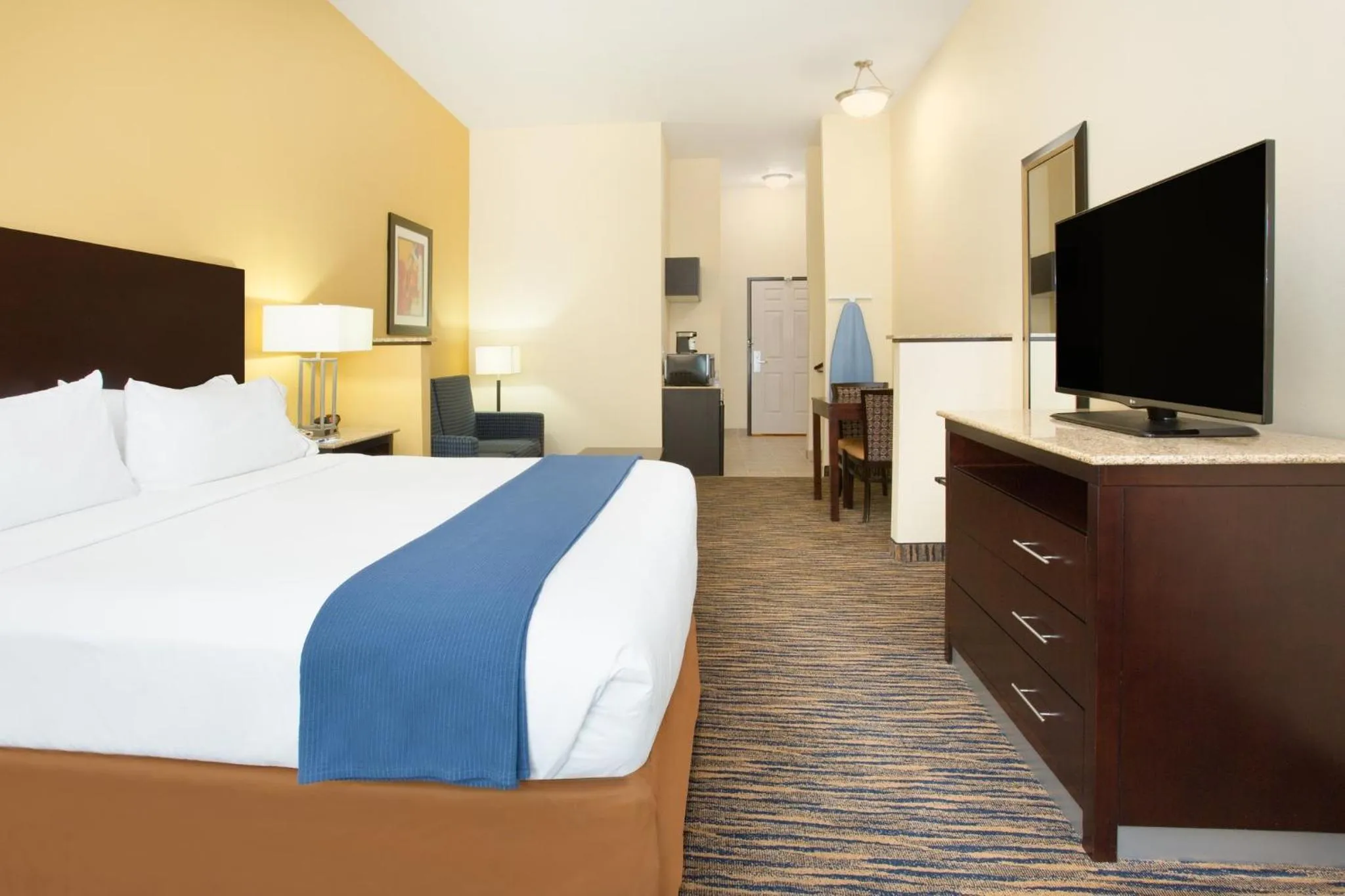 Photo of the whole room, Bed in Holiday Inn Express & Suites Denver North - Thornton by IHG
