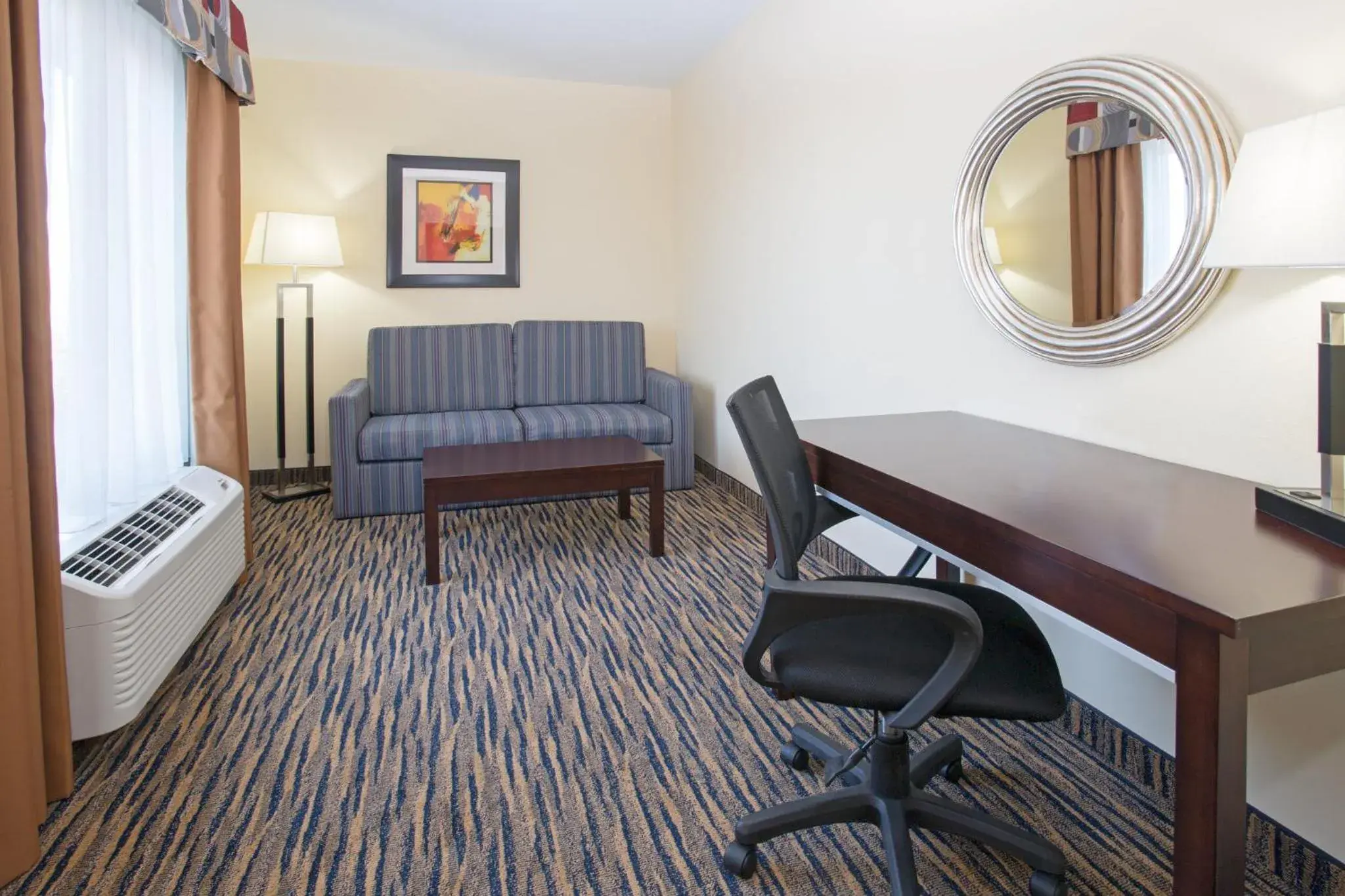 One-Bedroom King Suite in Holiday Inn Express & Suites Denver North - Thornton by IHG One-Bedroom King Suite in Holiday Inn Express & Suites Denver North - Thornton by IHG