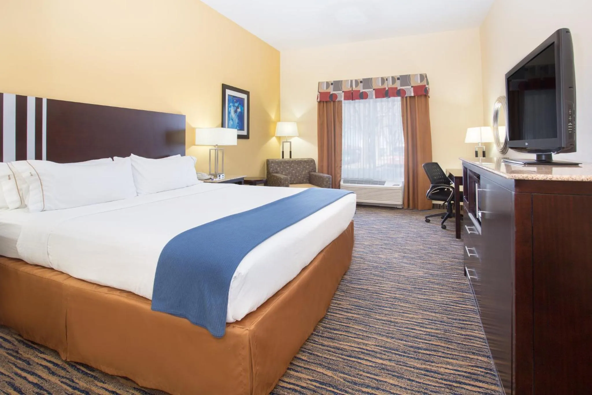 Photo of the whole room, Bed in Holiday Inn Express & Suites Denver North - Thornton by IHG
