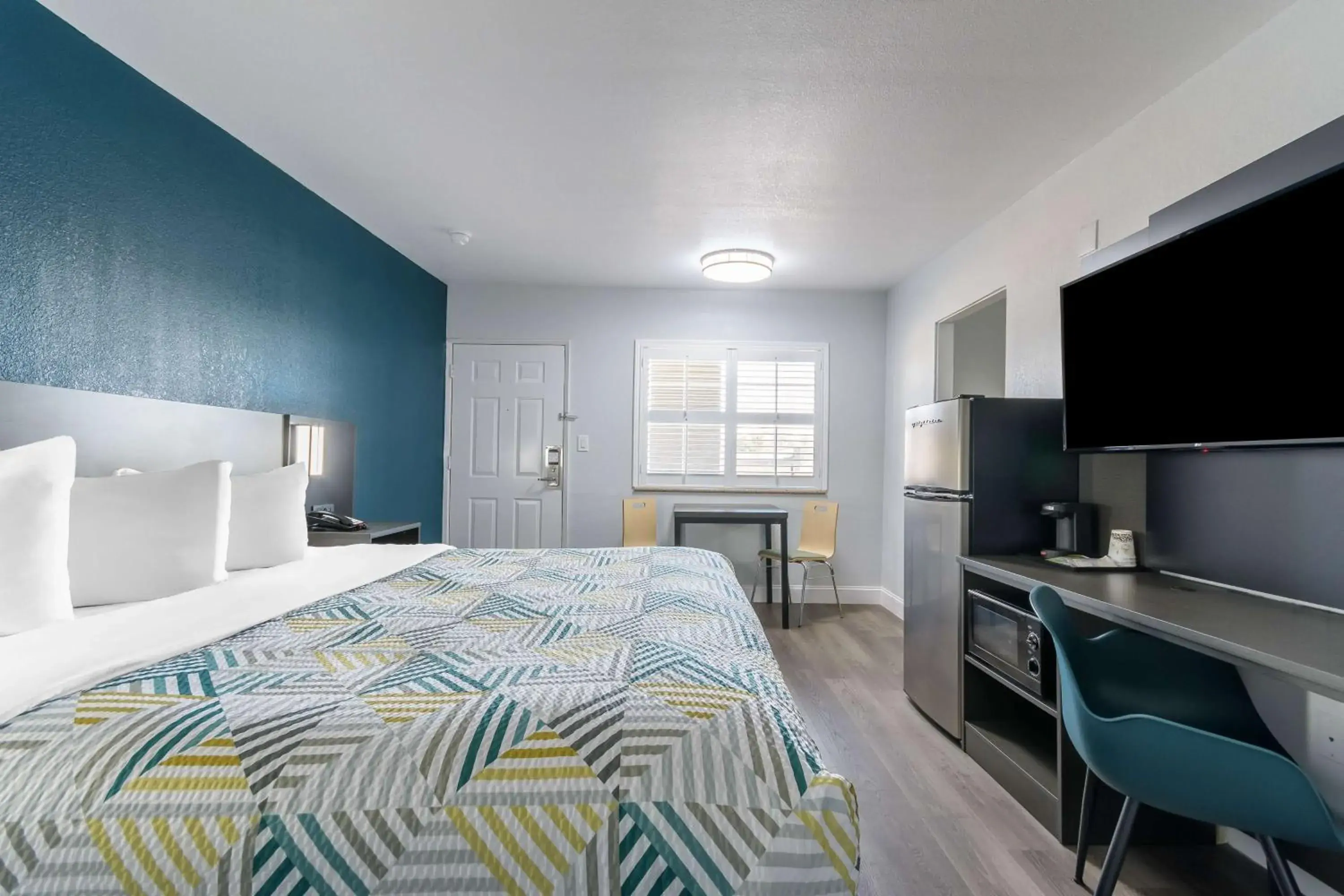 Bedroom, Bed in Studio 6 Suites Madera, CA Yosemite Bedroom, Bed in Studio 6 Suites Madera, CA Yosemite