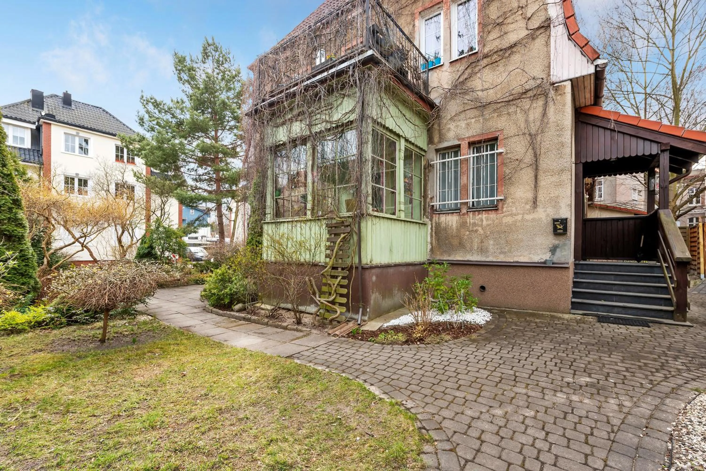 Property building in Grand Apartments - Happy Loft Apartment