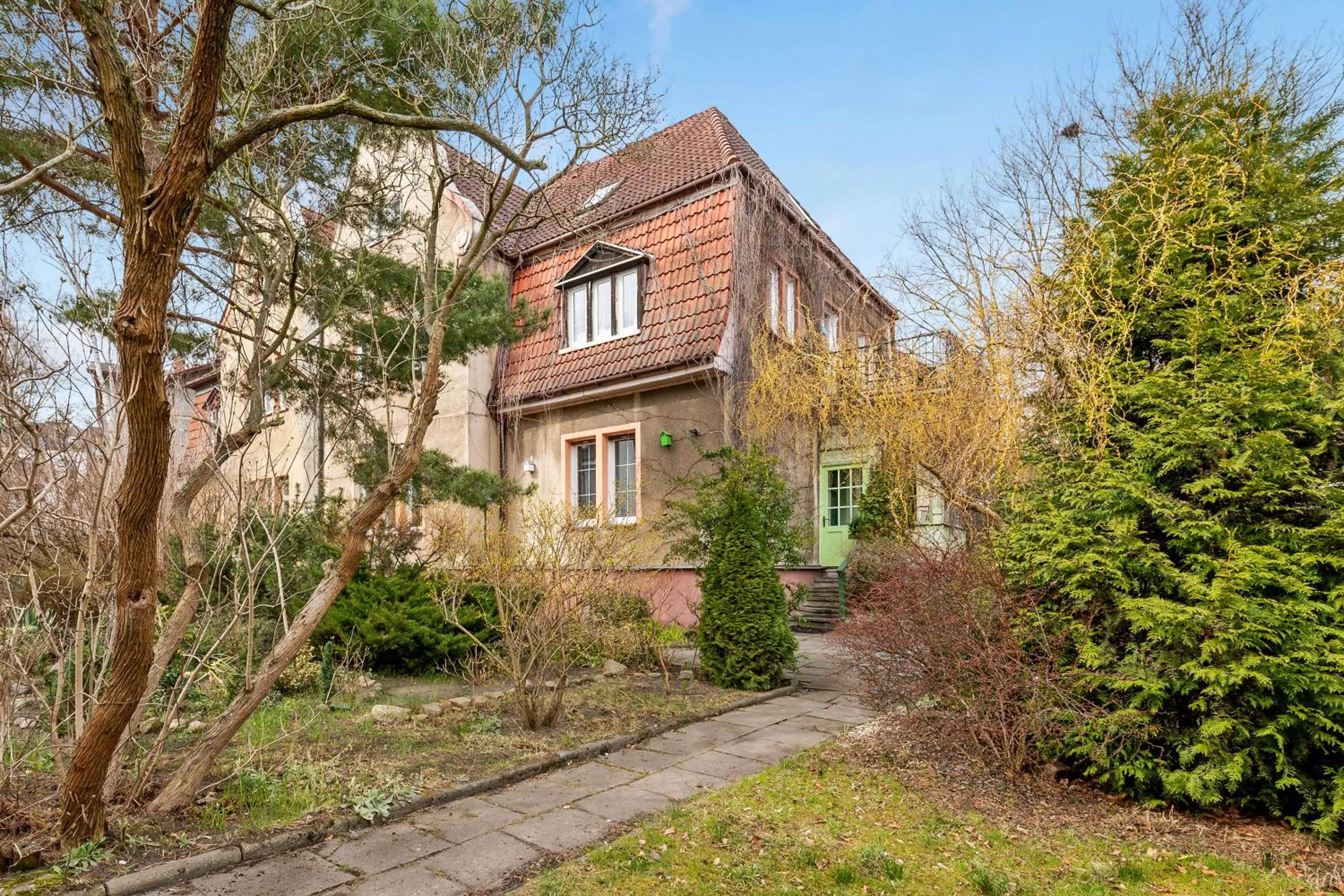 Property building in Grand Apartments - Happy Loft Apartment