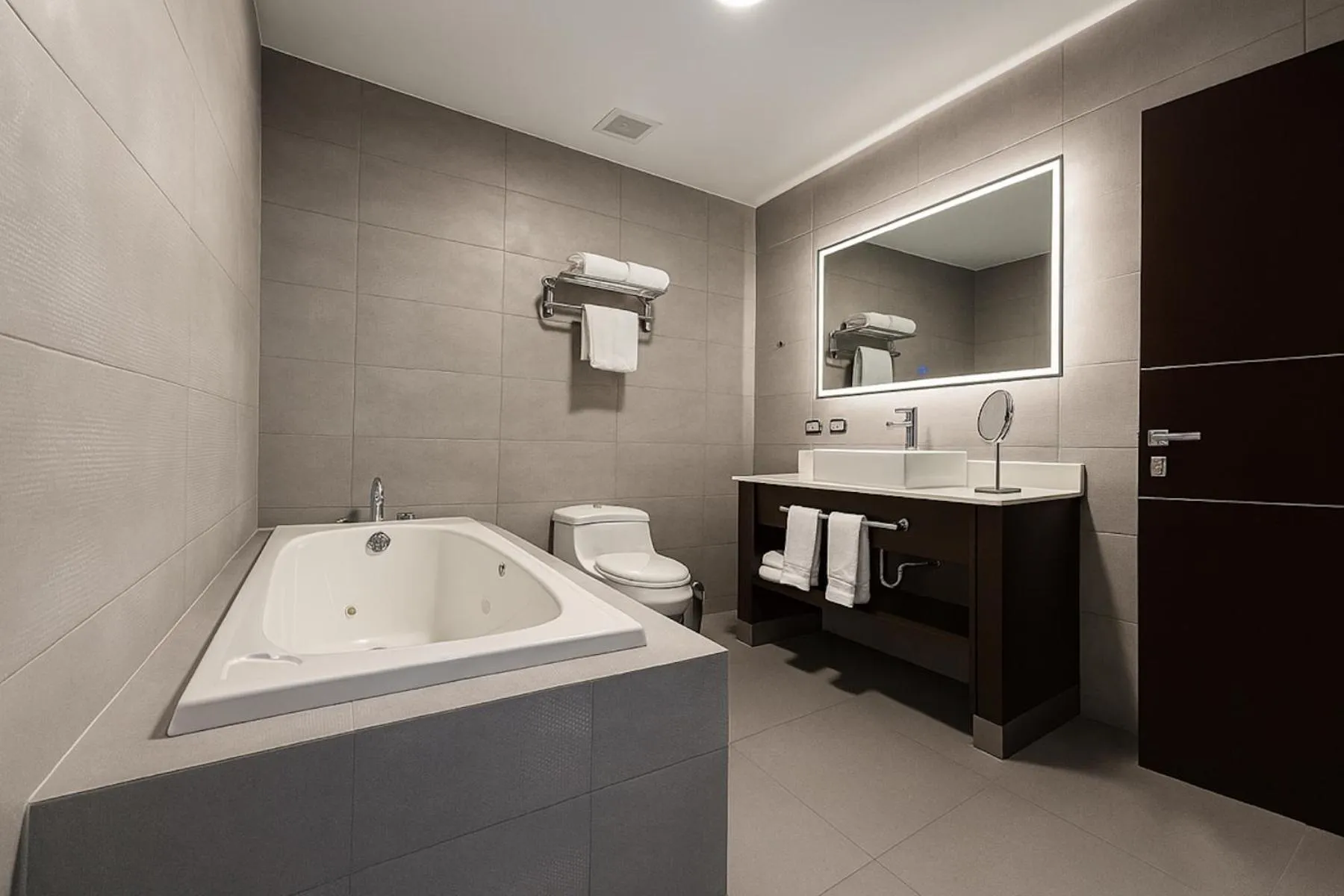 Bathroom in Tryp by Wyndham Panama Centro