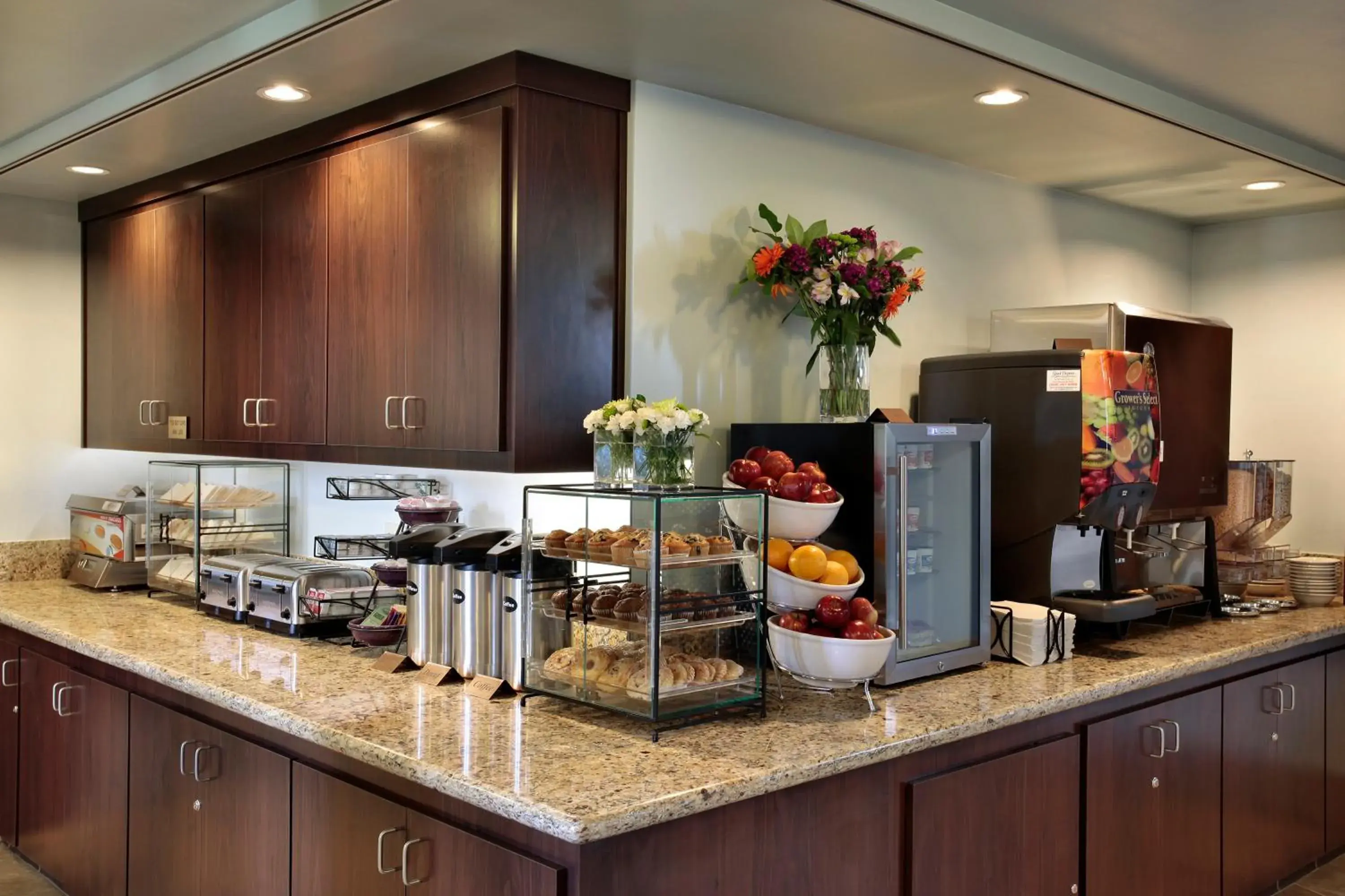 Restaurant/places to eat in Shore Cliff Hotel Restaurant/places to eat in Shore Cliff Hotel