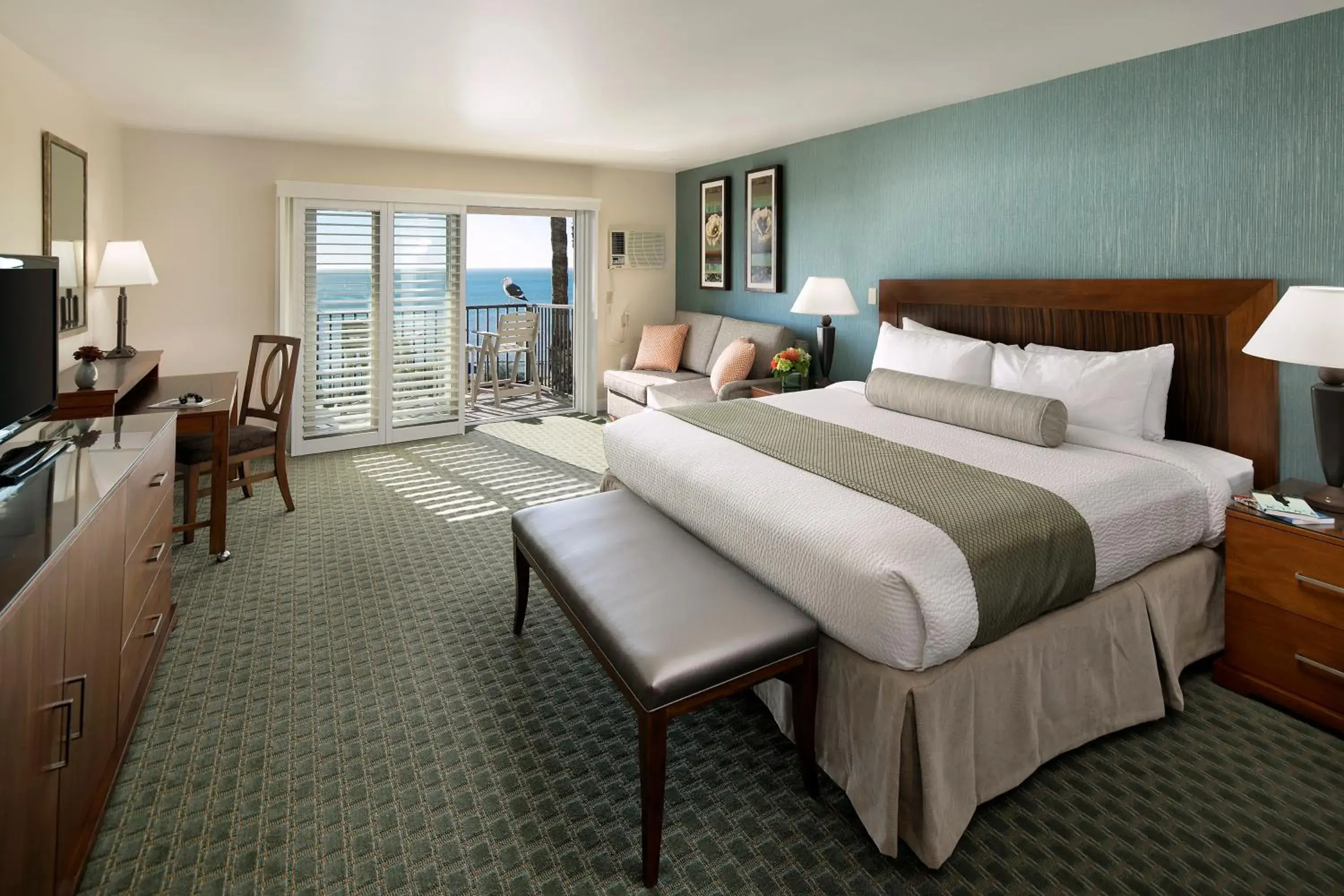 Partial Ocean View, King in Shore Cliff Hotel Partial Ocean View, King in Shore Cliff Hotel