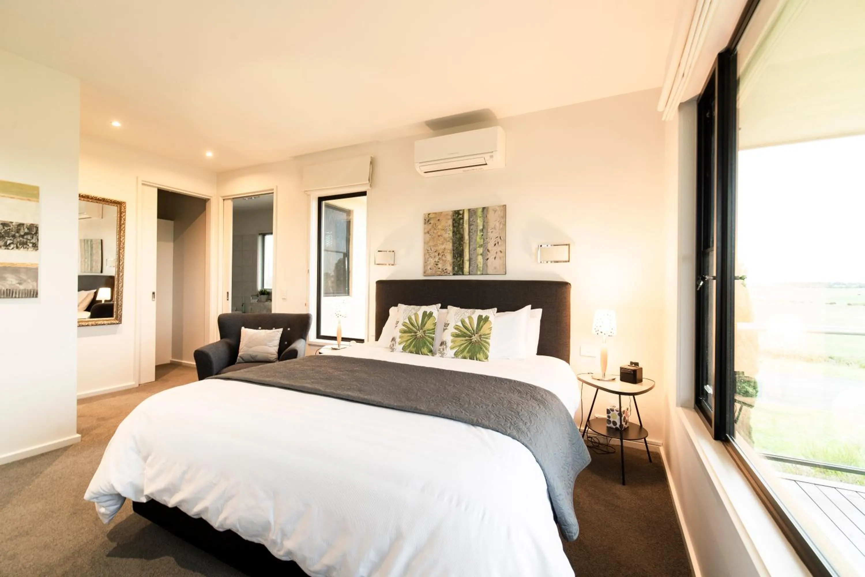 Bedroom, Bed in Hilltop Apartments Phillip Island