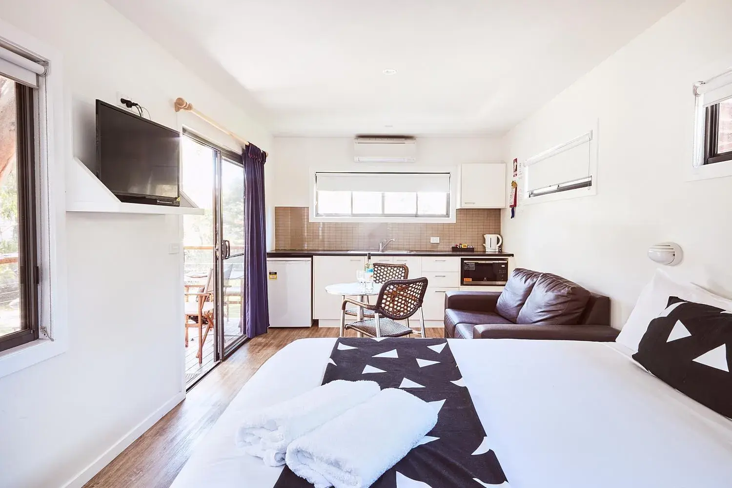 Riverview Studio Cabin in Lorne Foreshore Caravan Park Riverview Studio Cabin in Lorne Foreshore Caravan Park