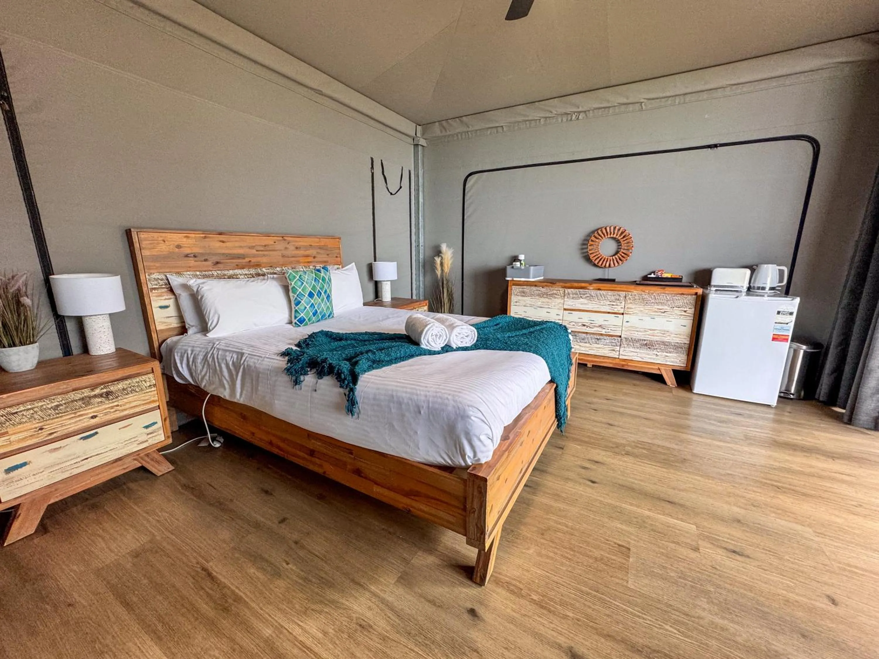 Bedroom, Bed in Lorne Foreshore Caravan Park