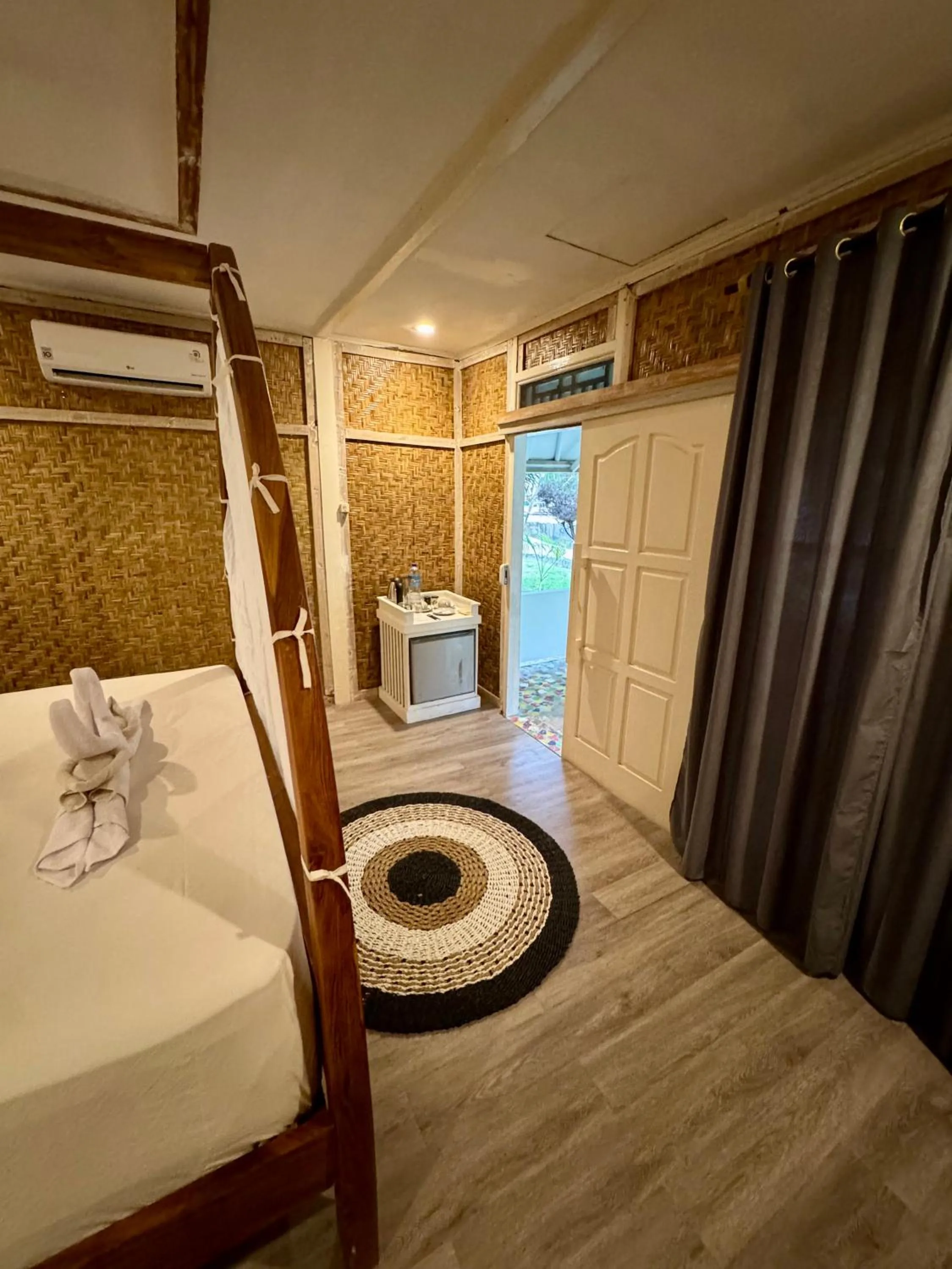 minibar, Bed in Pelangi Cottages Gili Air