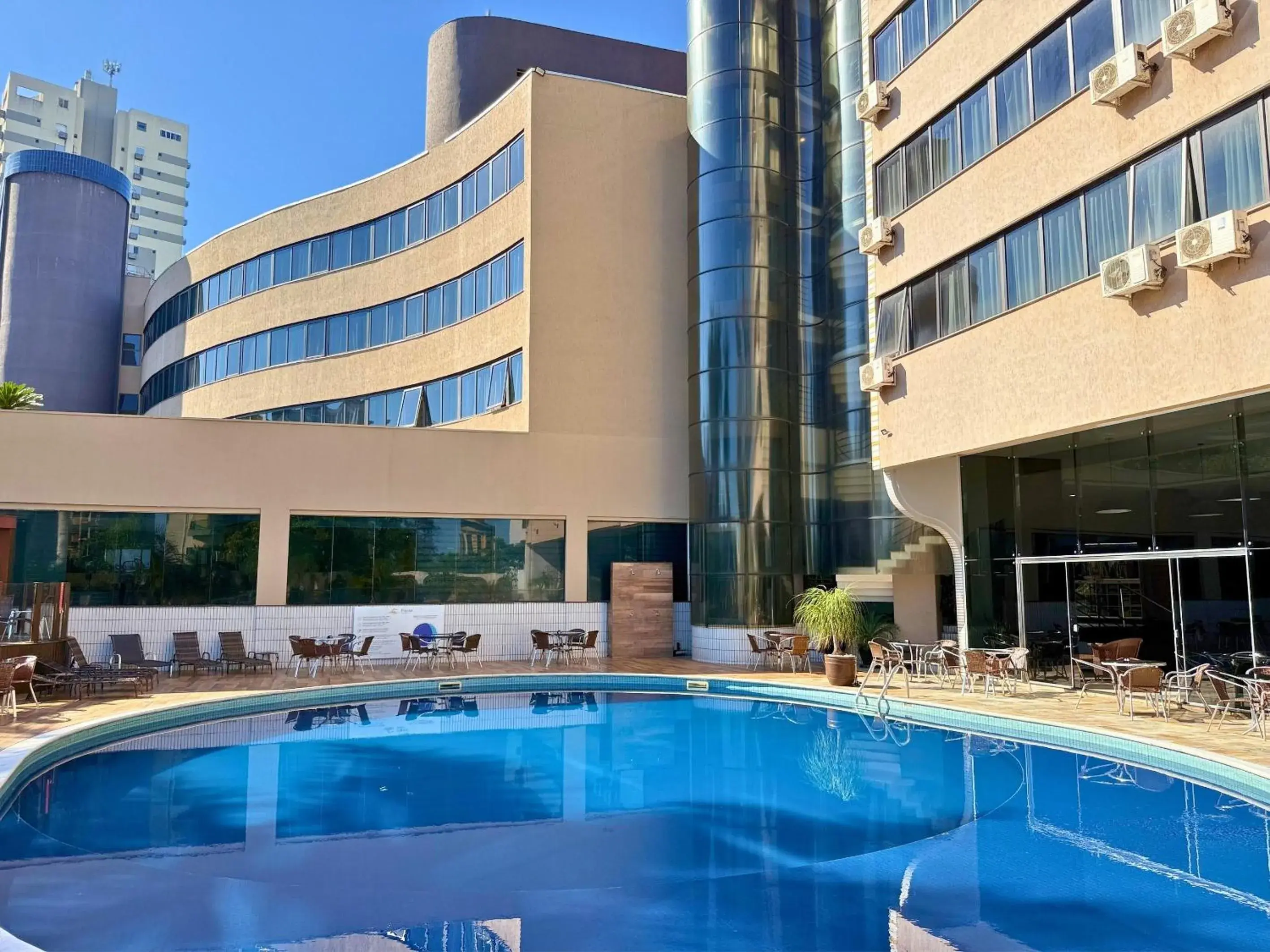 Swimming pool in Continental Inn Swimming pool in Continental Inn