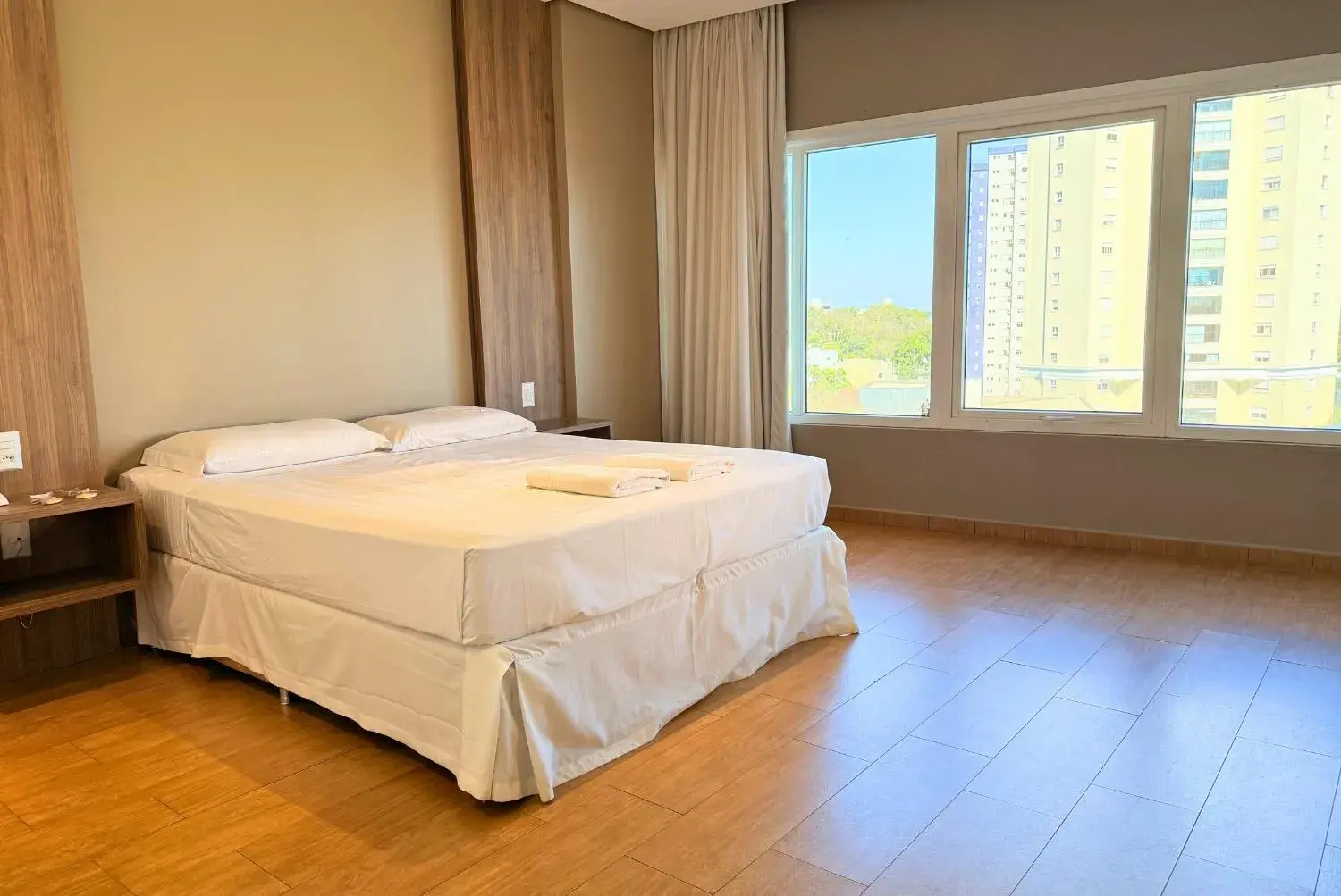 Bedroom, Bed in Continental Inn Bedroom, Bed in Continental Inn