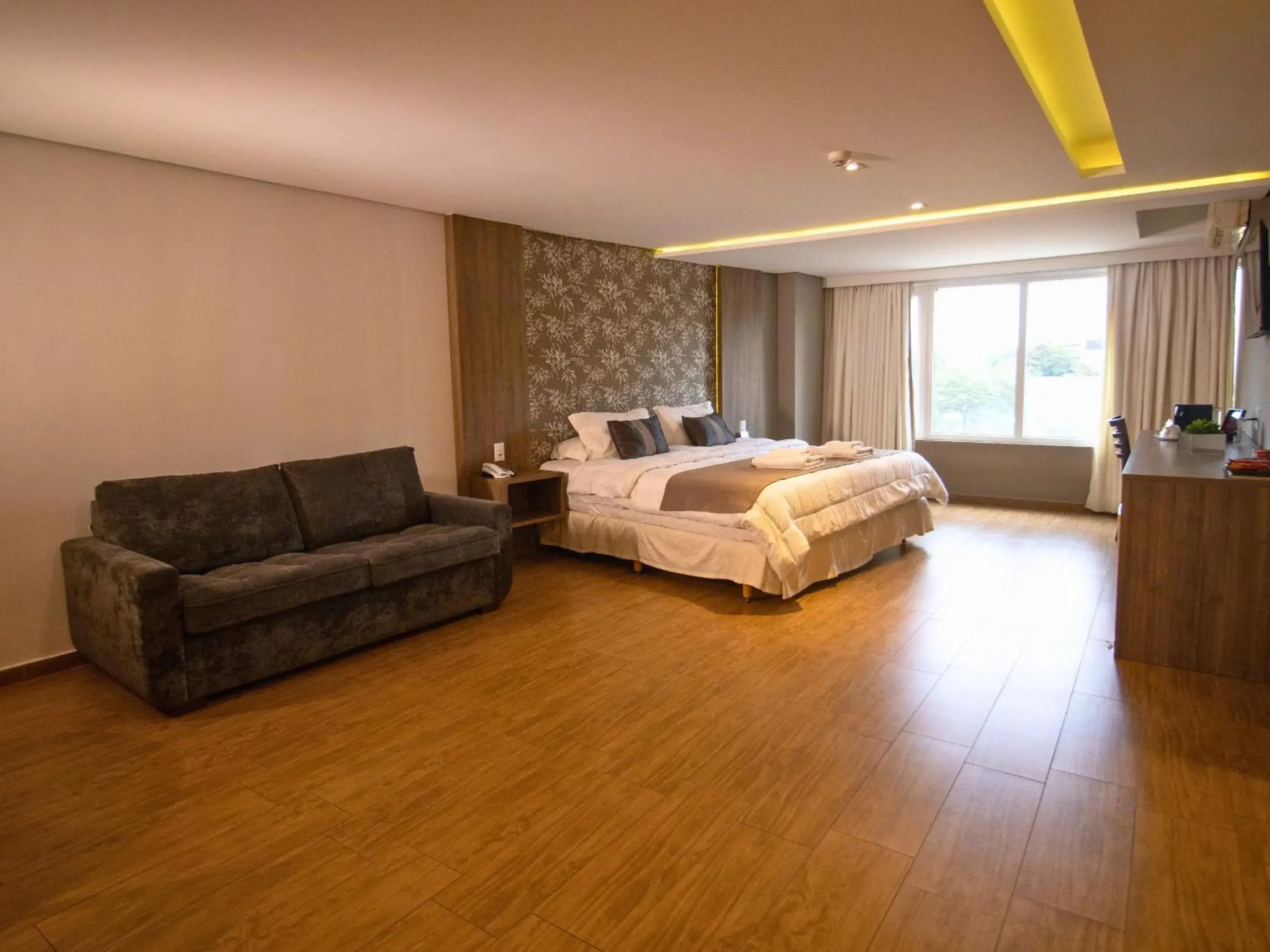 Master Suite with Spa Bath in Continental Inn Master Suite with Spa Bath in Continental Inn