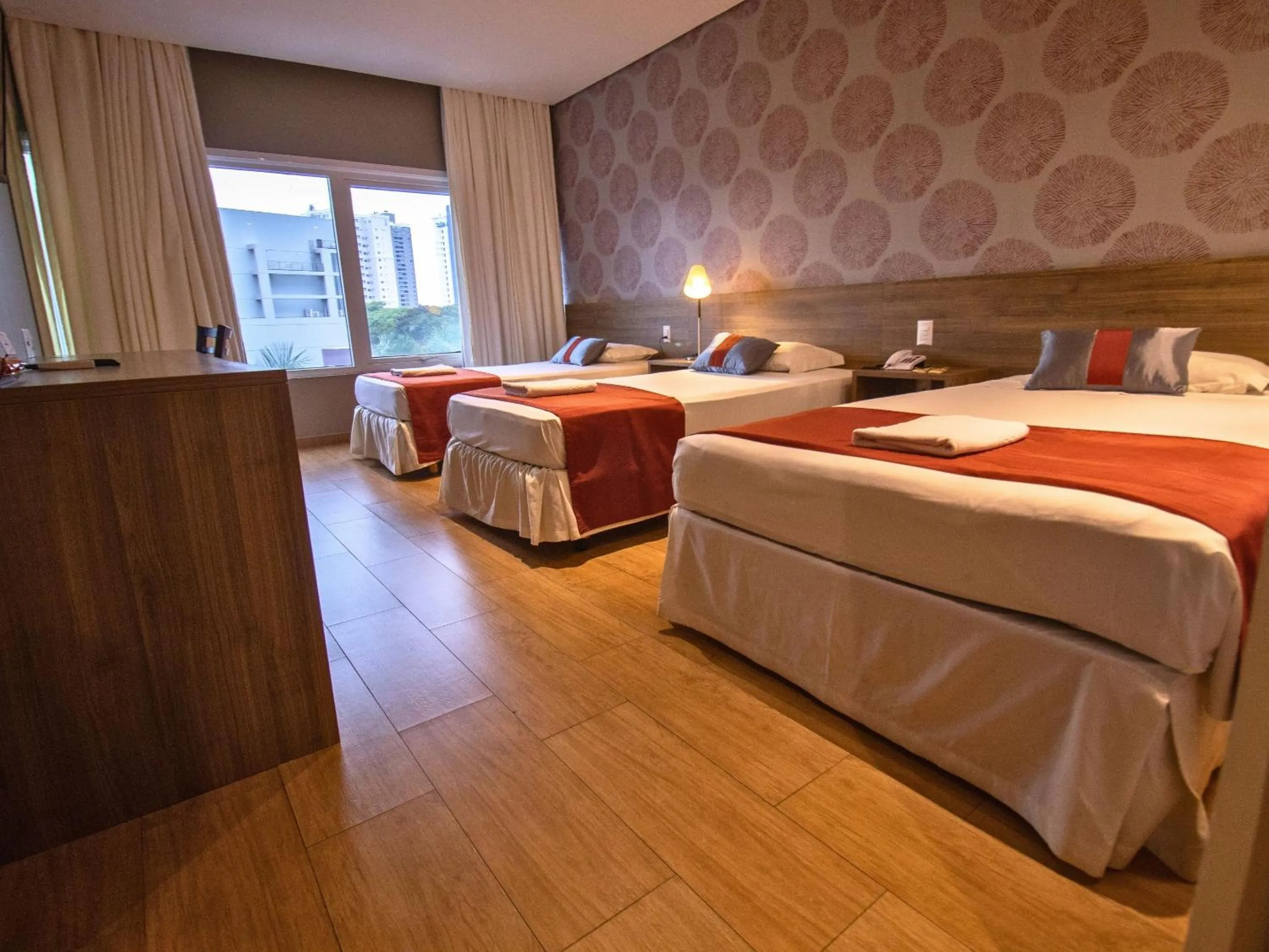 Bedroom, Bed in Continental Inn