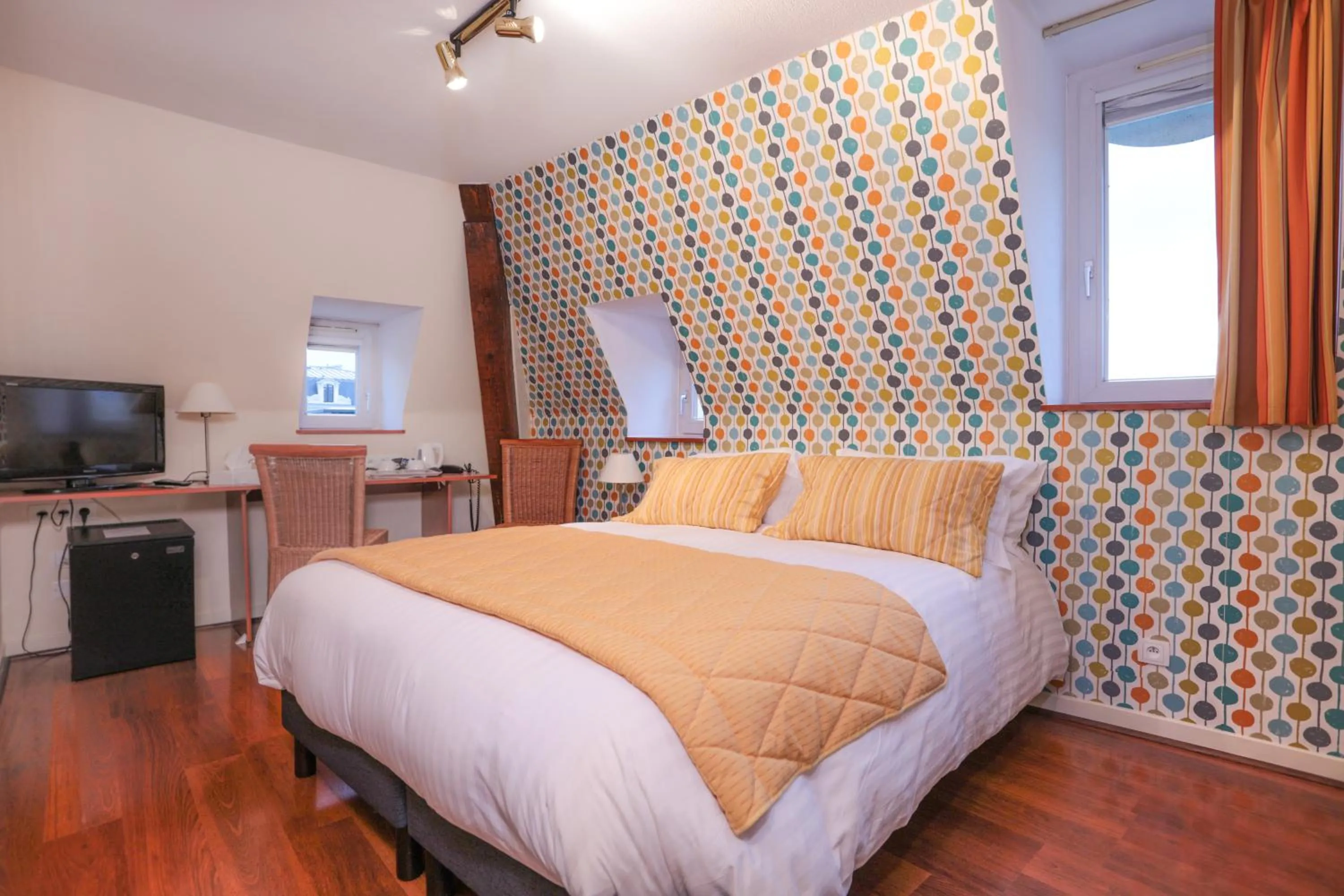 Photo of the whole room, Bed in Hôtel Restaurant Des Remparts