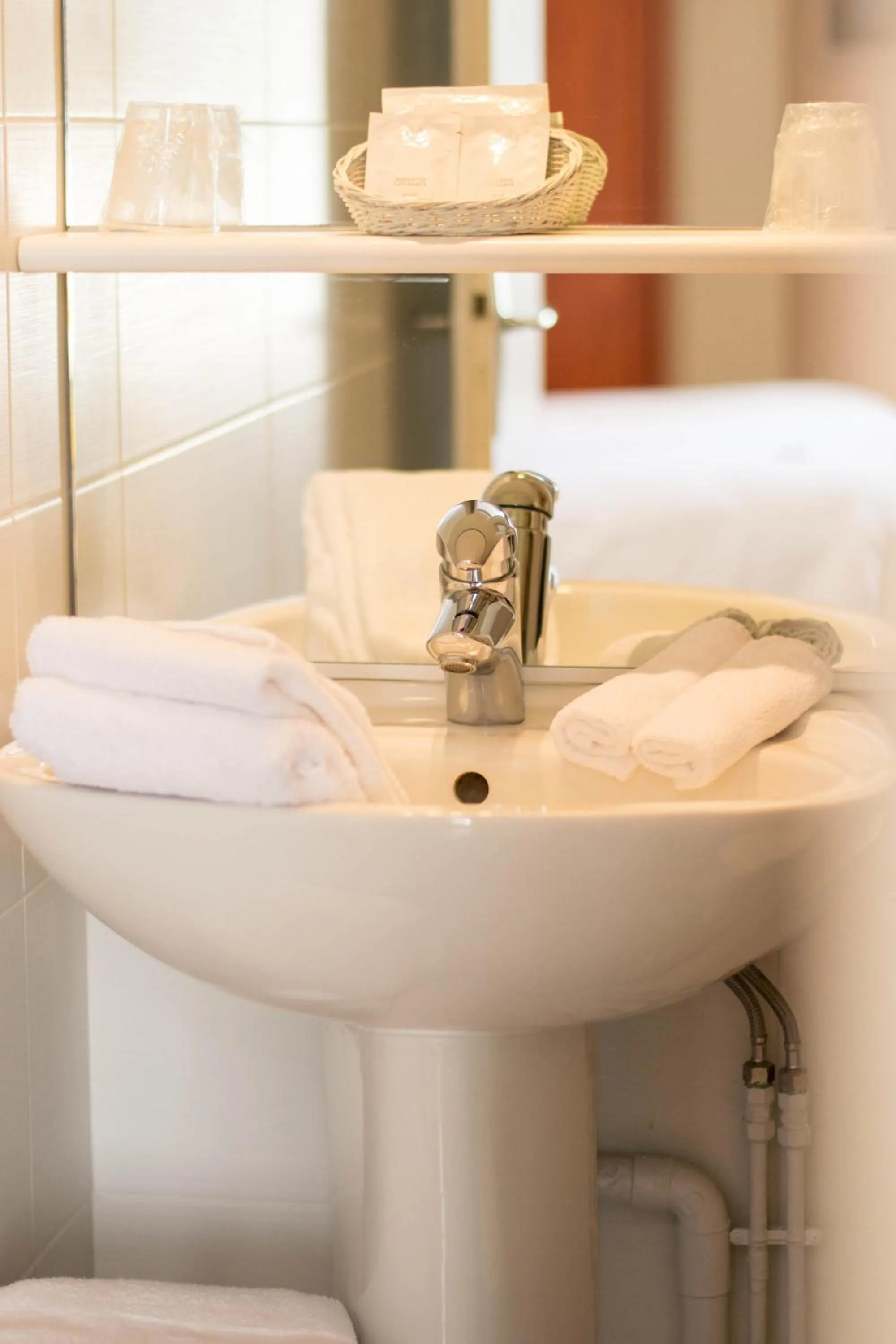 Bathroom in Hôtel Restaurant Des Remparts