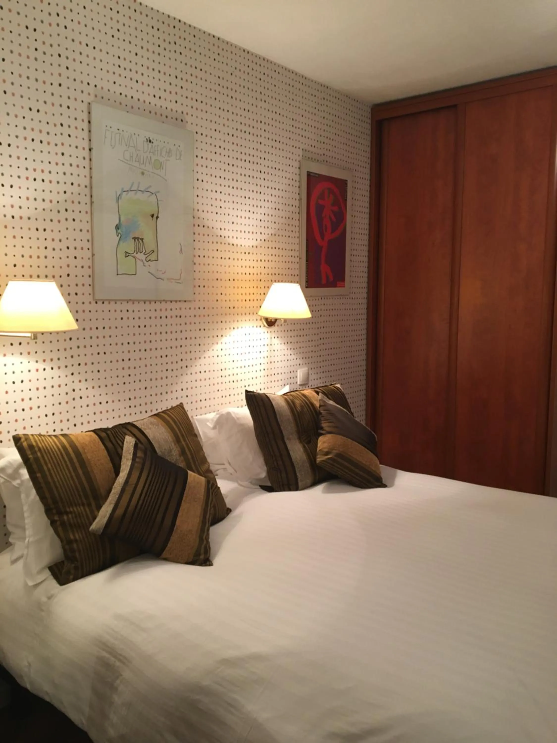 Bed in Hôtel Restaurant Des Remparts