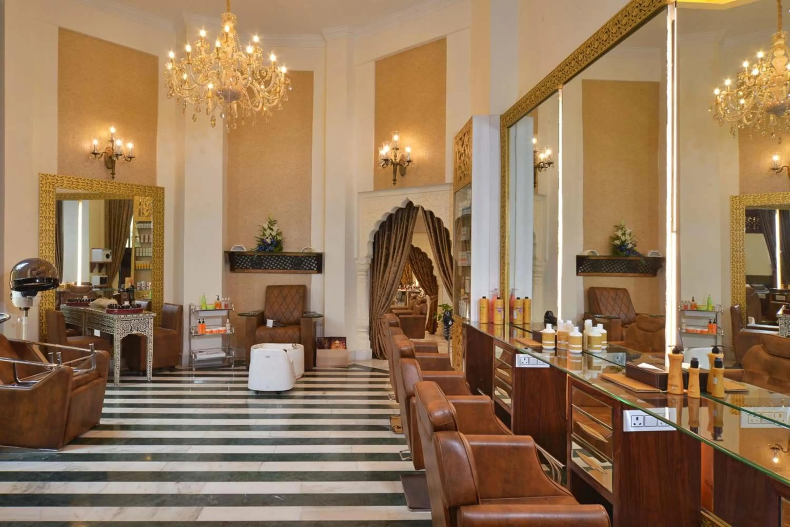 Area and facilities in Noormahal Palace Hotel