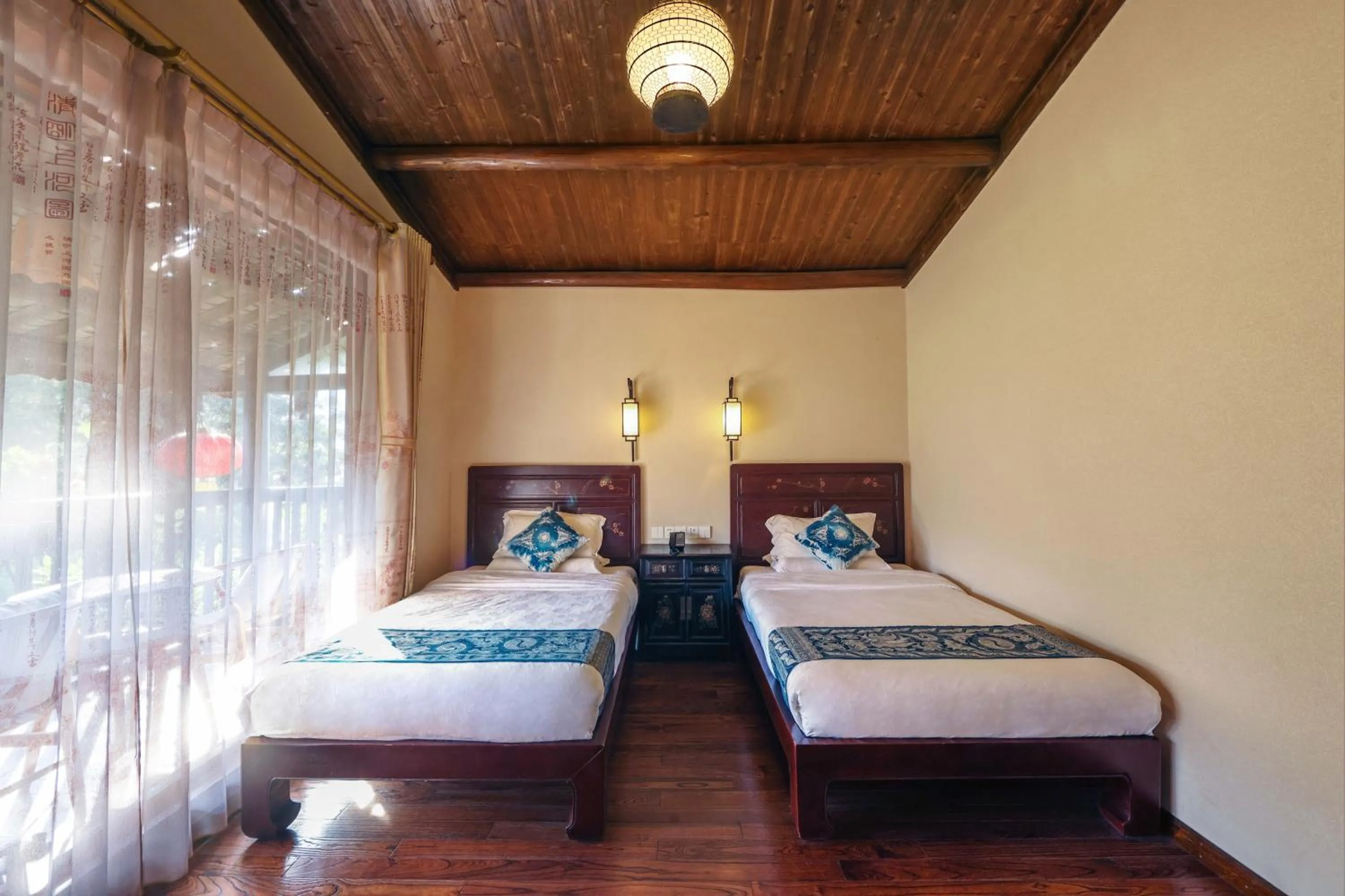 Bed in Yangshuo Tea Cozy--one way Free pick up from airport or TS 4 nights