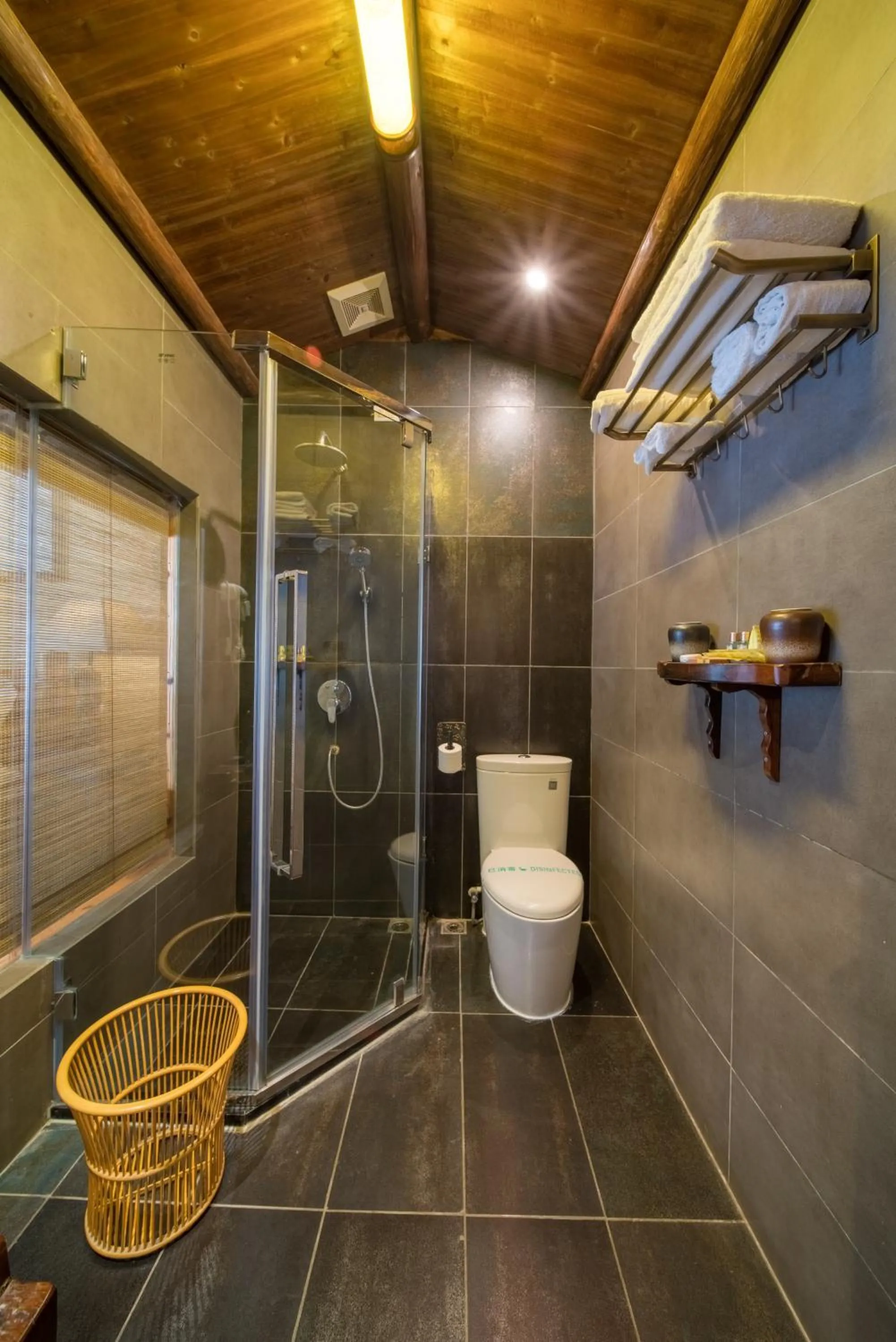 Shower in Yangshuo Tea Cozy--one way Free pick up from airport or TS 4 nights