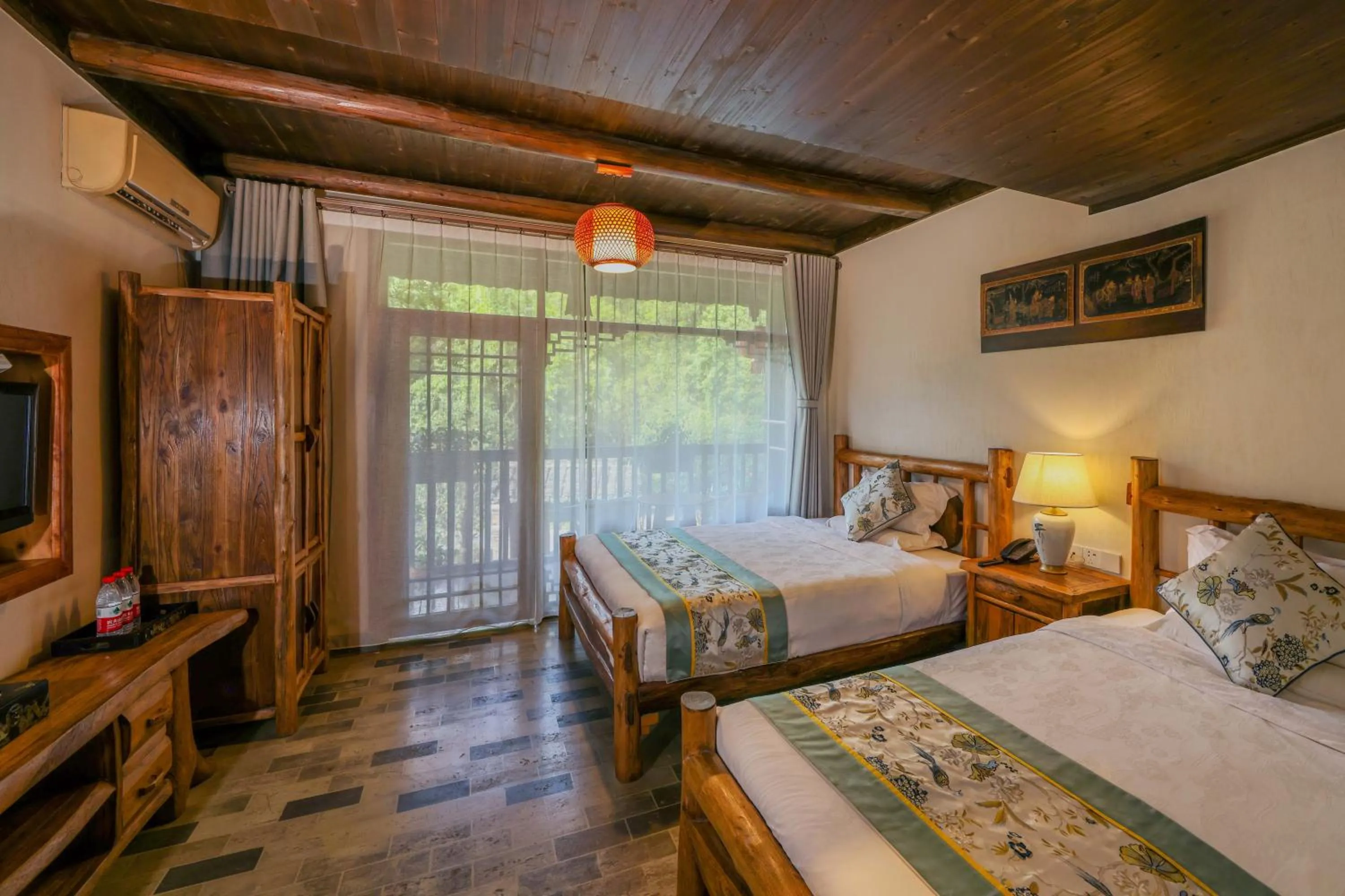 Bed in Yangshuo Tea Cozy--one way Free pick up from airport or TS 4 nights