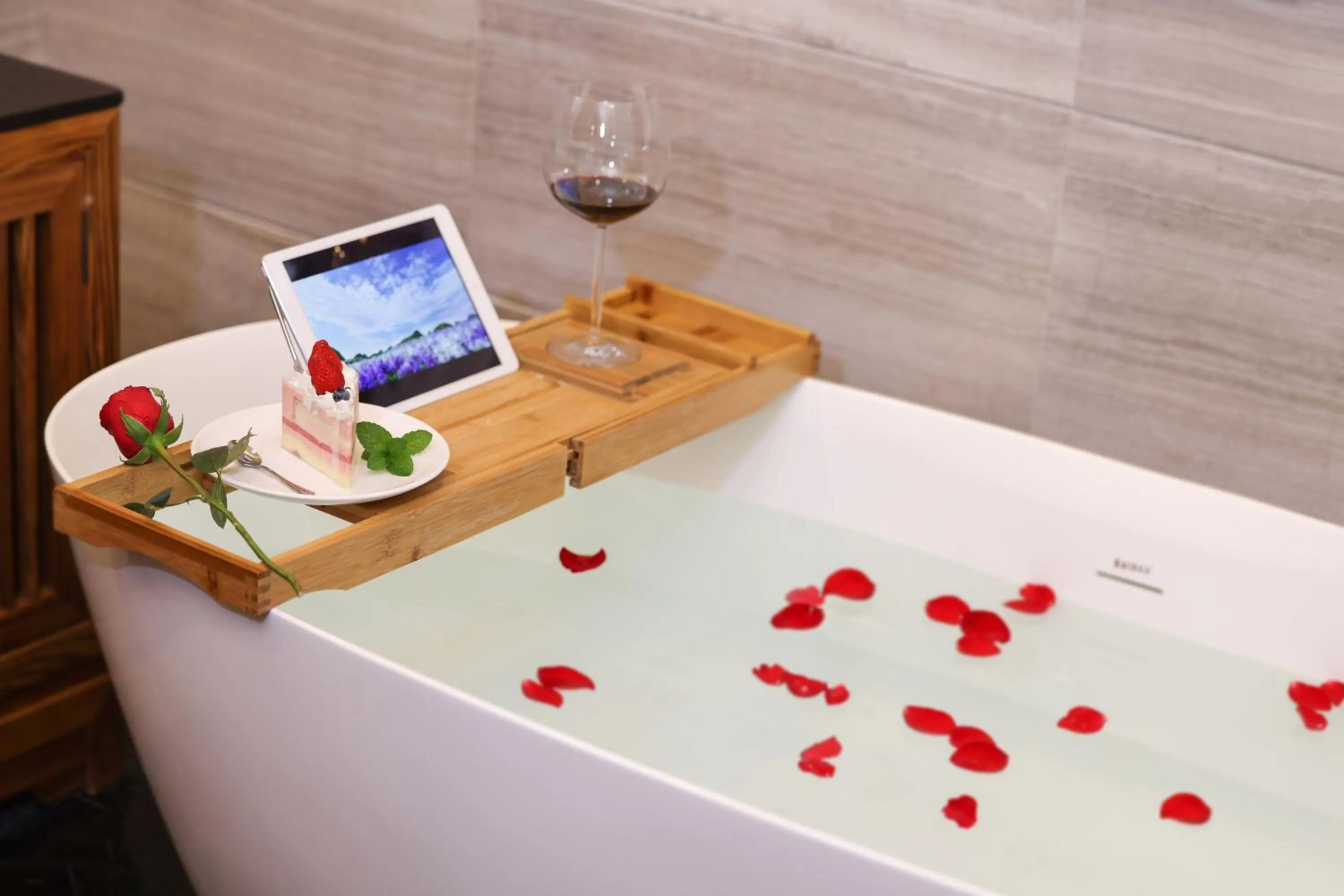 Hot Tub in Yangshuo Tea Cozy--one way Free pick up from airport or TS 4 nights