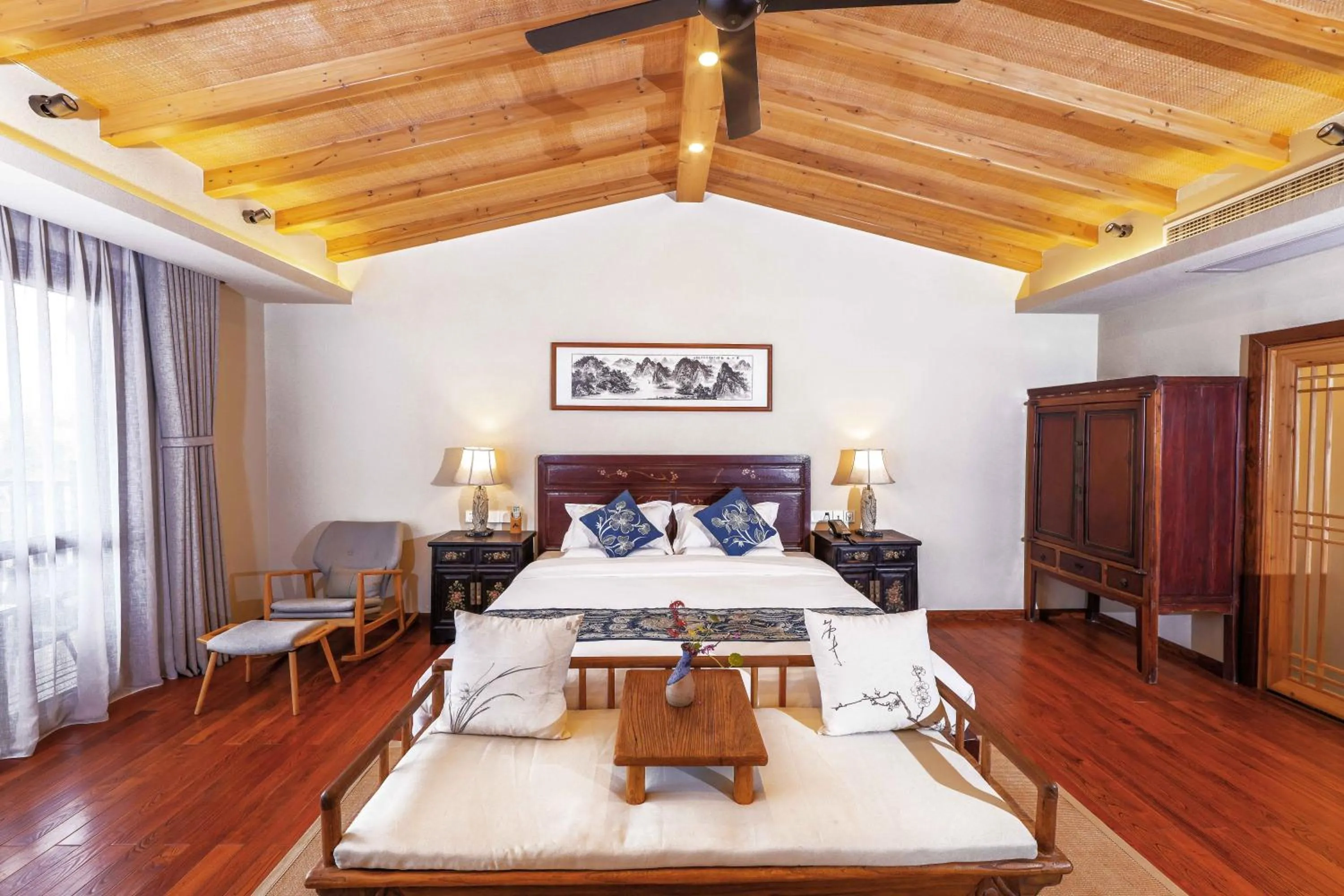 Bed in Yangshuo Tea Cozy--one way Free pick up from airport or TS 4 nights