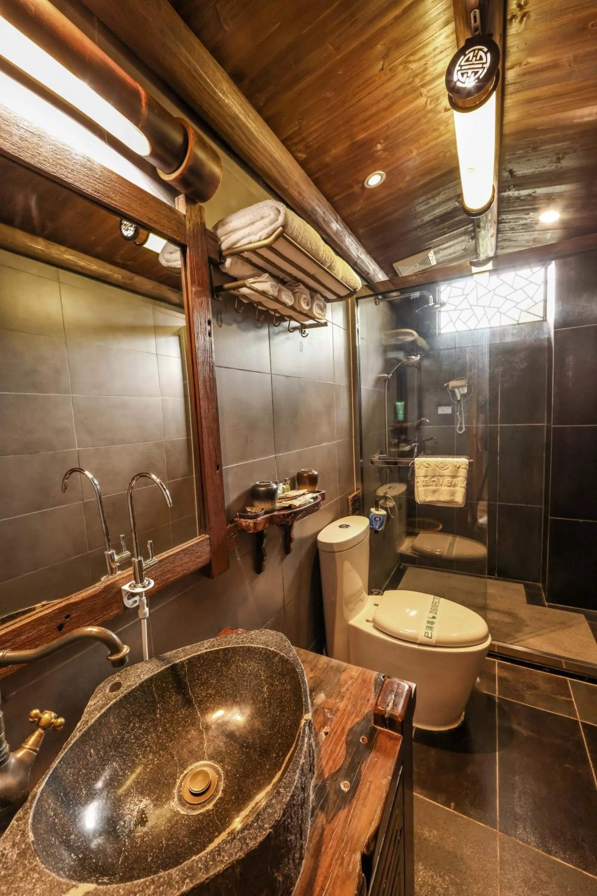 Toilet in Yangshuo Tea Cozy--one way Free pick up from airport or TS 4 nights