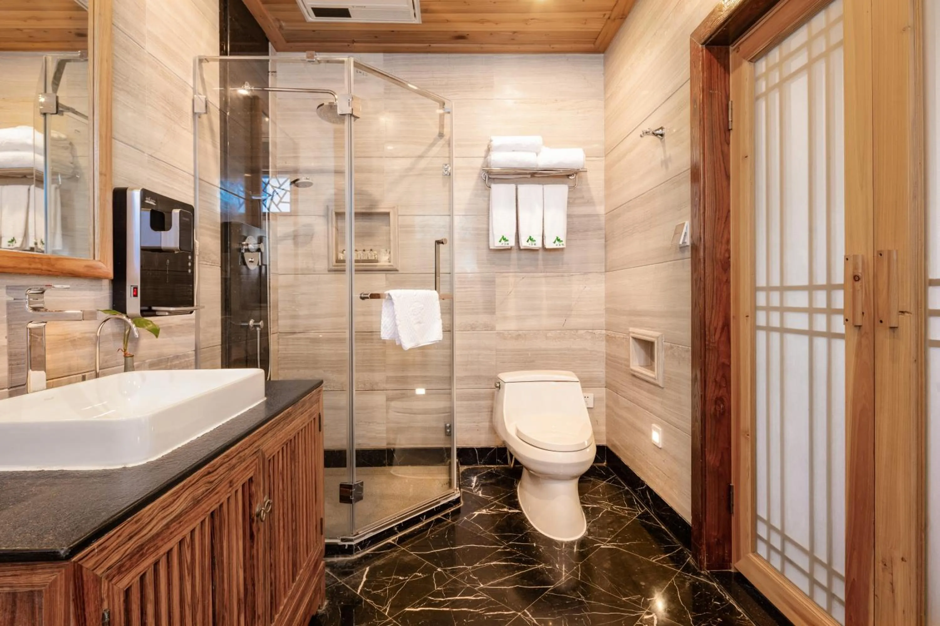 Toilet in Yangshuo Tea Cozy--one way Free pick up from airport or TS 4 nights