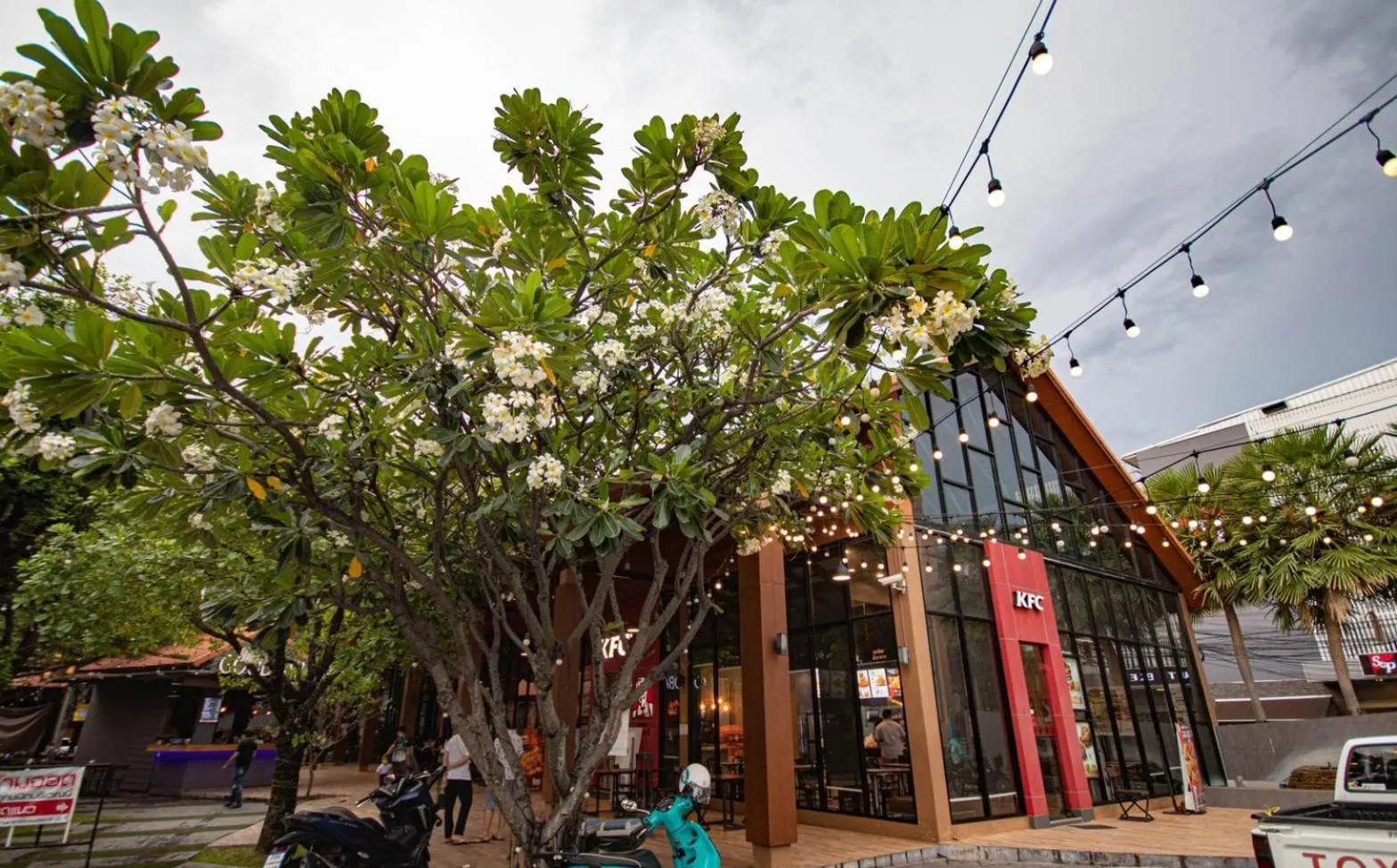 Restaurant/places to eat in Icon Park Hotel, Chiang Mai- SHA Extra Plus