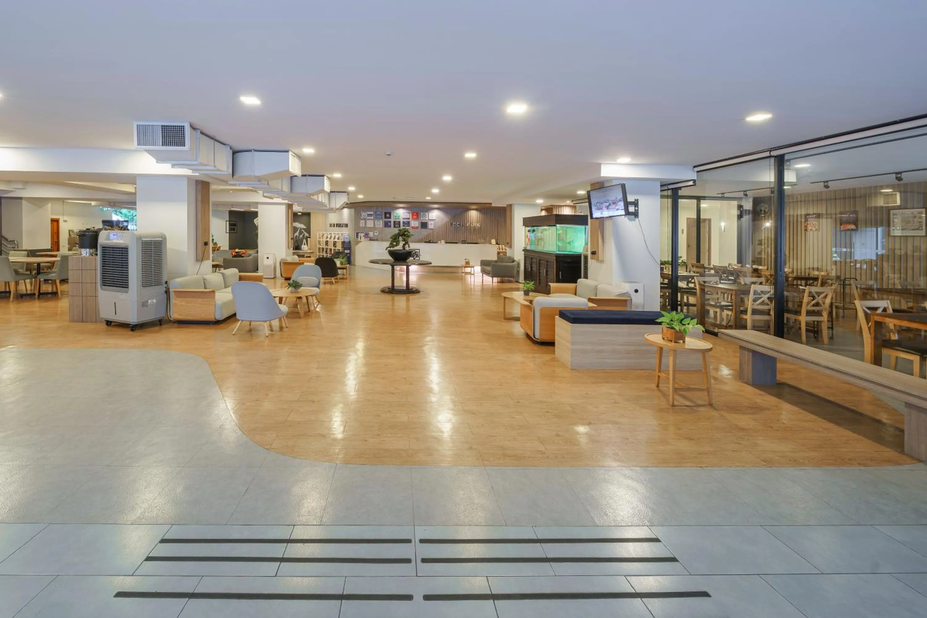 Lobby or reception in Icon Park Hotel, Chiang Mai- SHA Extra Plus