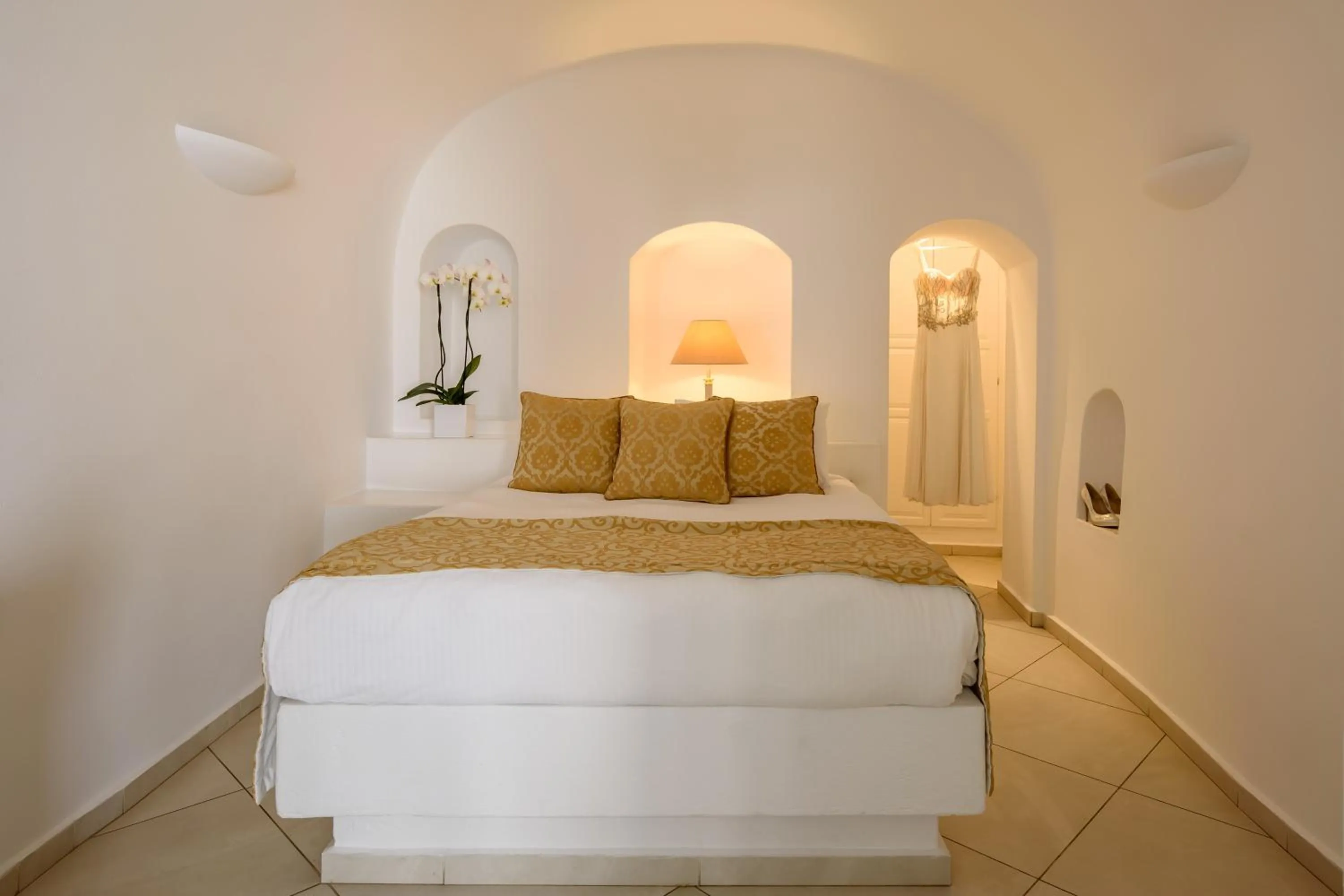 Bedroom, Bed in Above Blue Suites