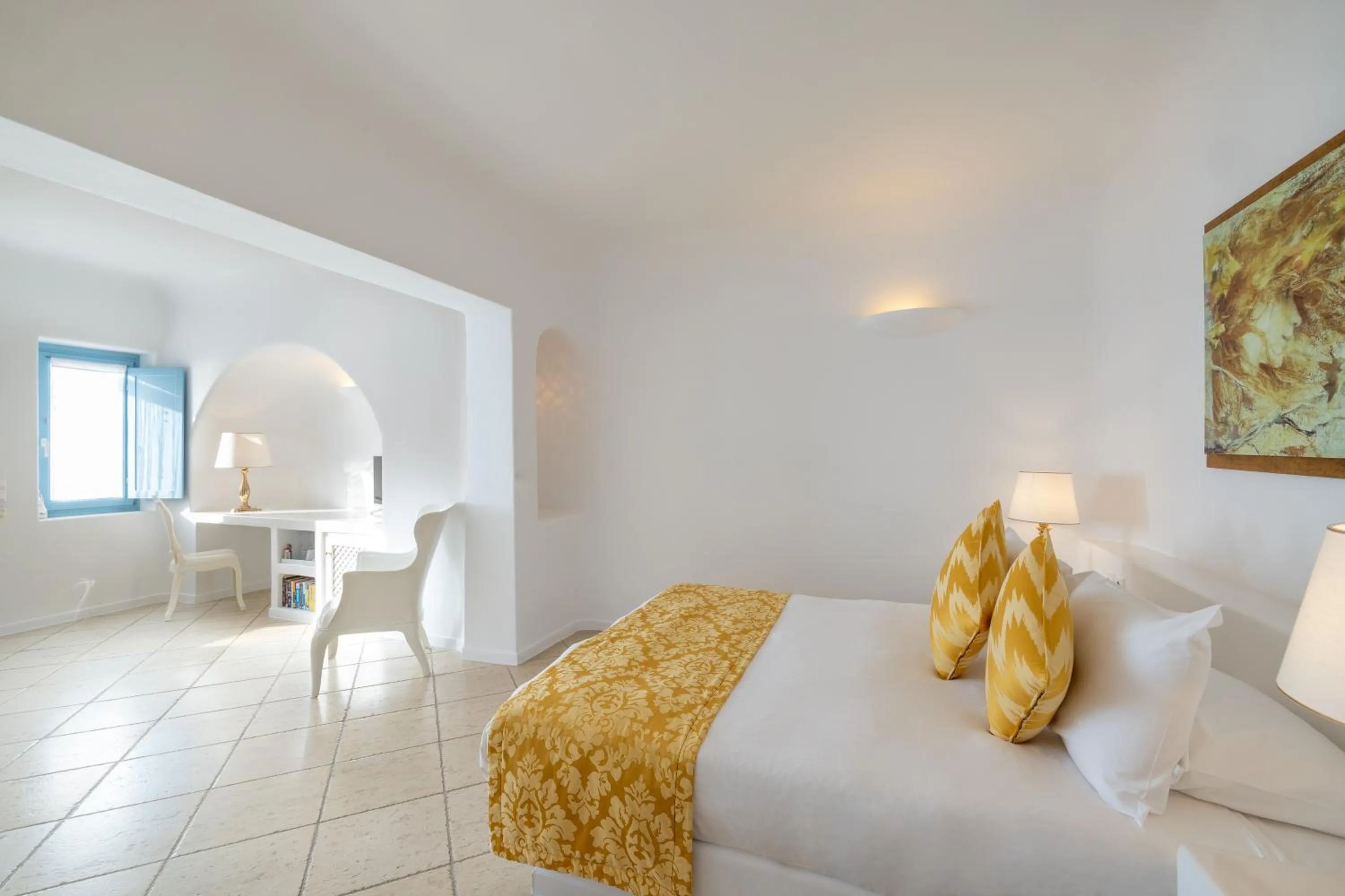 Bedroom, Bed in Above Blue Suites