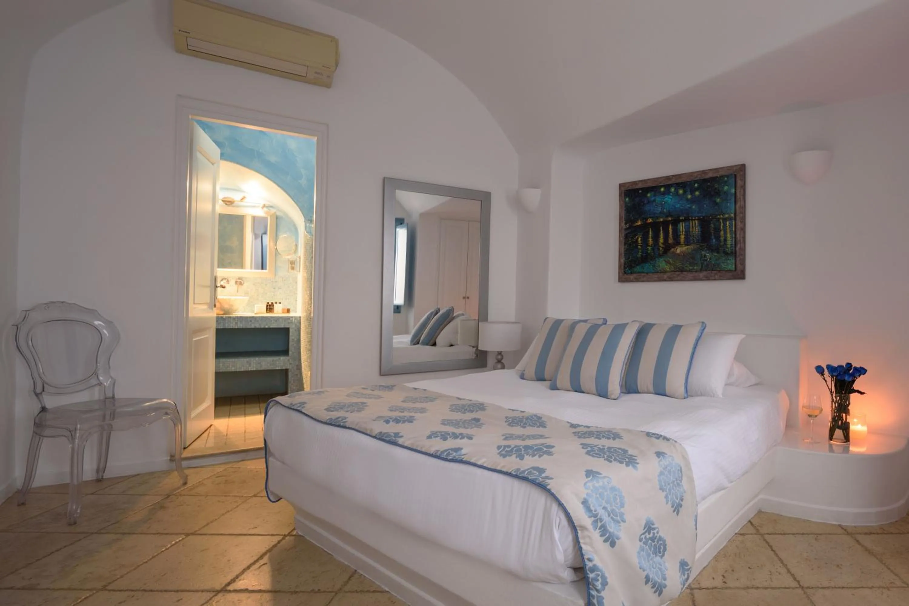 Photo of the whole room, Bed in Above Blue Suites