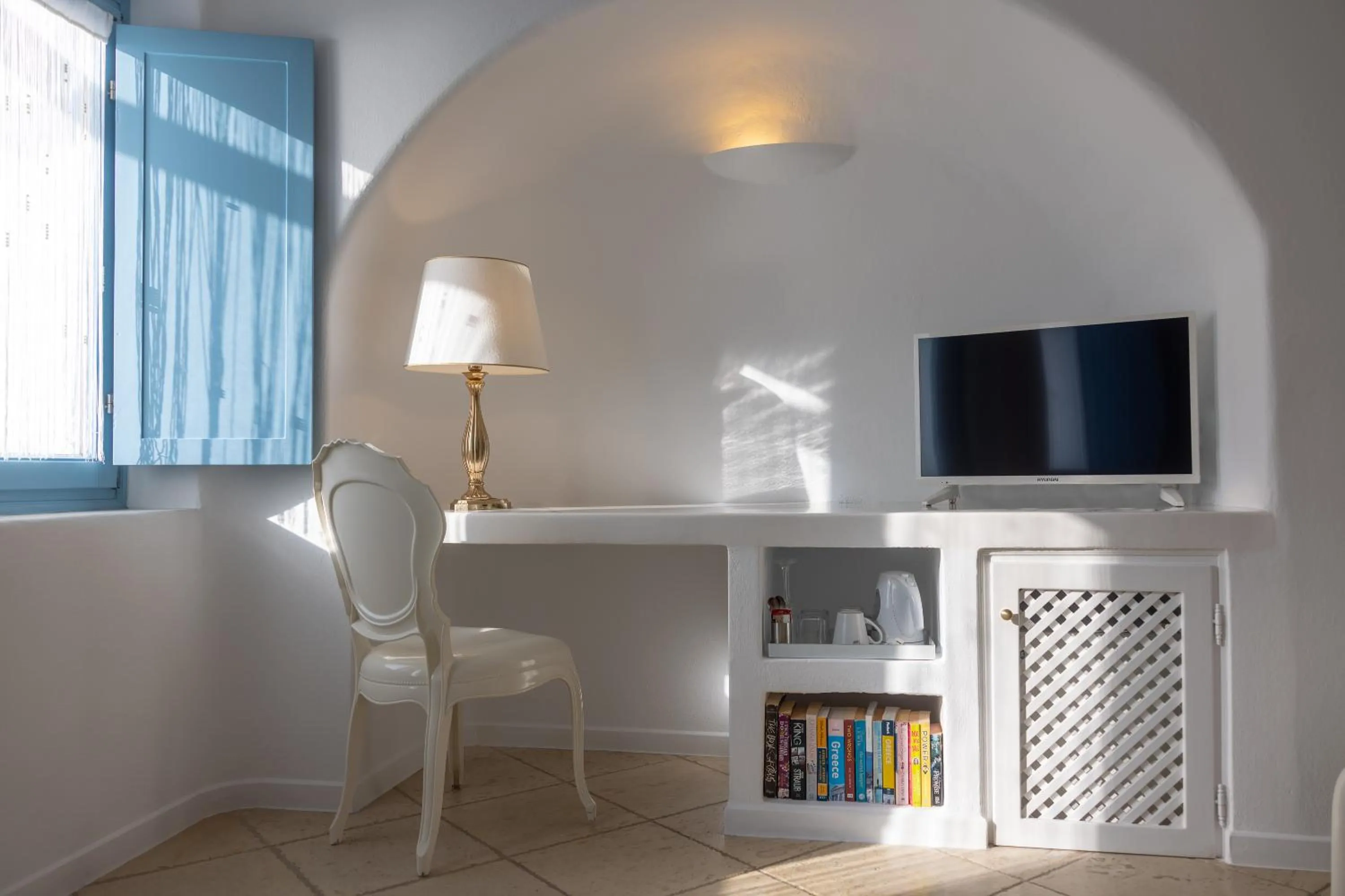 TV and multimedia in Above Blue Suites