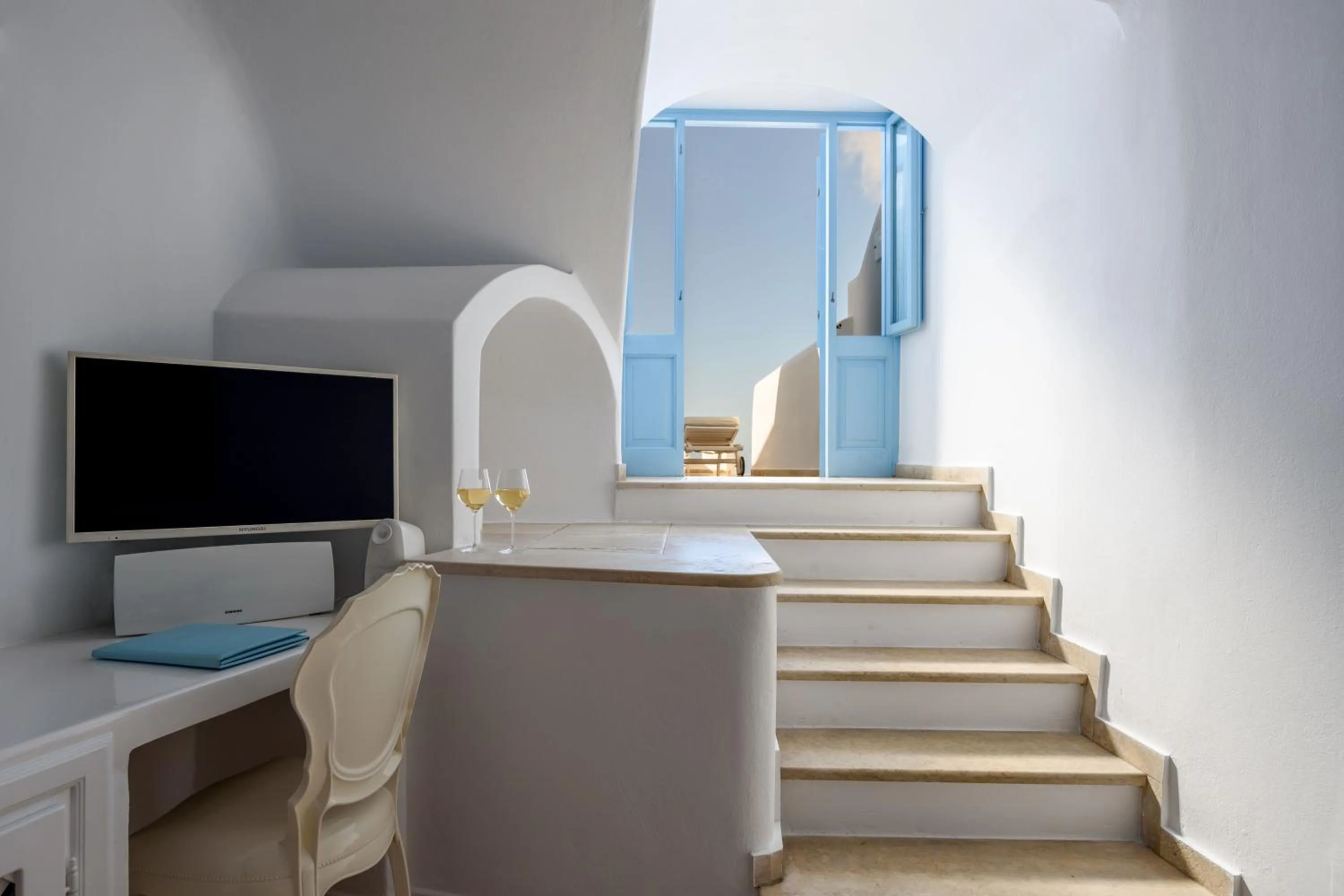 TV and multimedia in Above Blue Suites