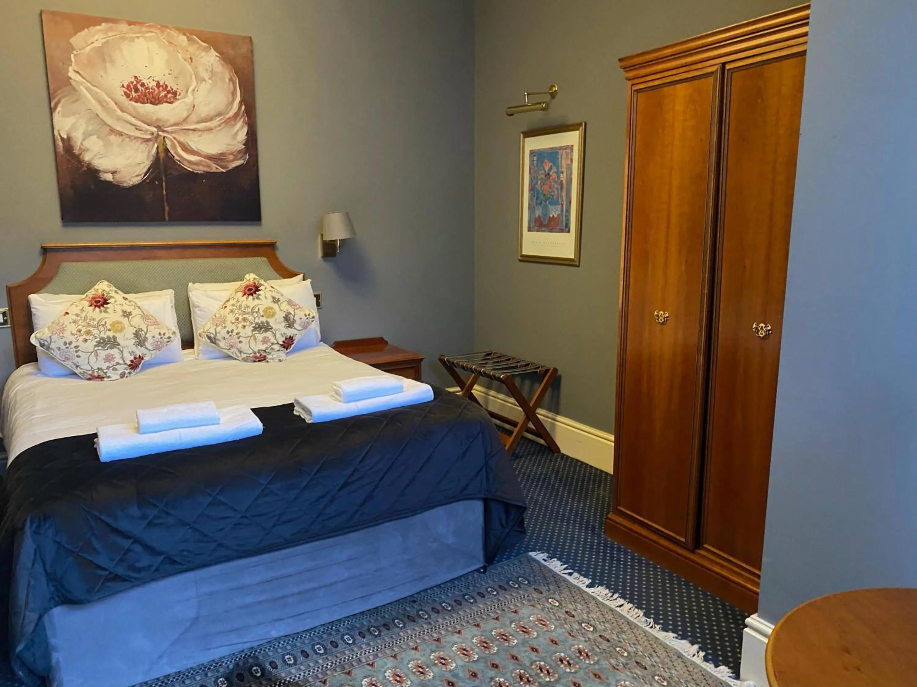 Bedroom, Bed in The Central Hotel