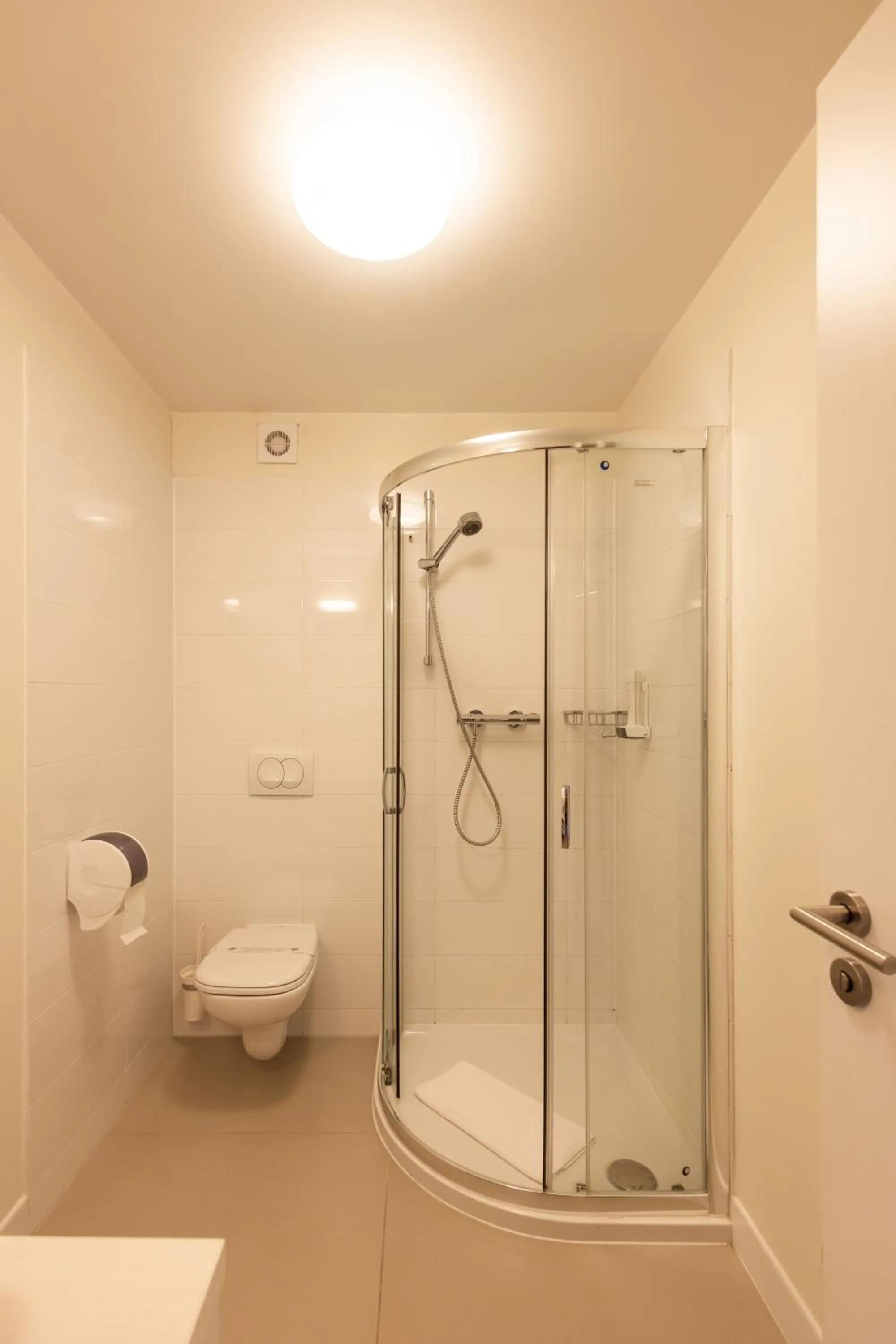 Shower in Vadkert Major