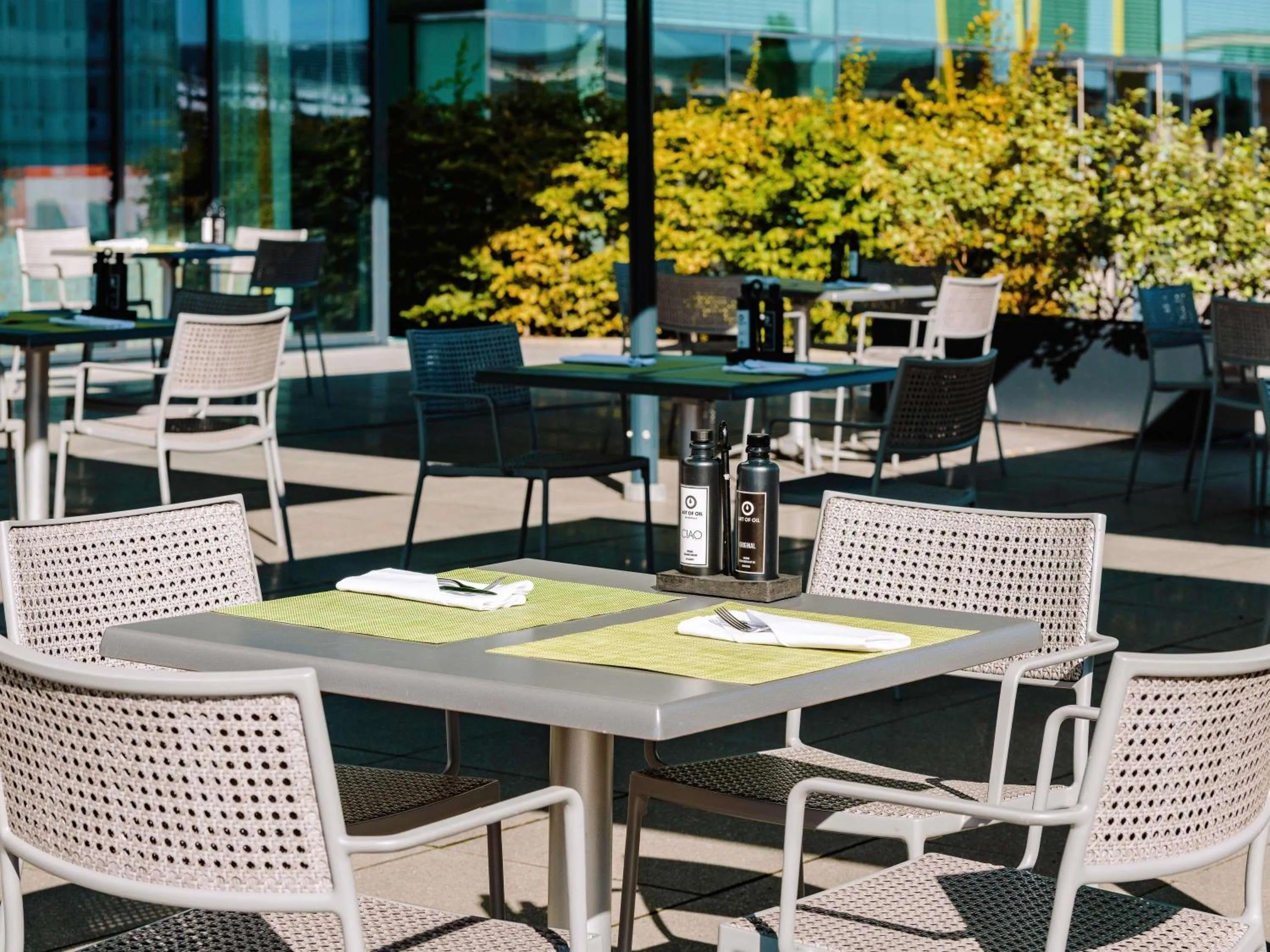 Lounge or bar in Mövenpick Hotel Stuttgart Messe & Congress