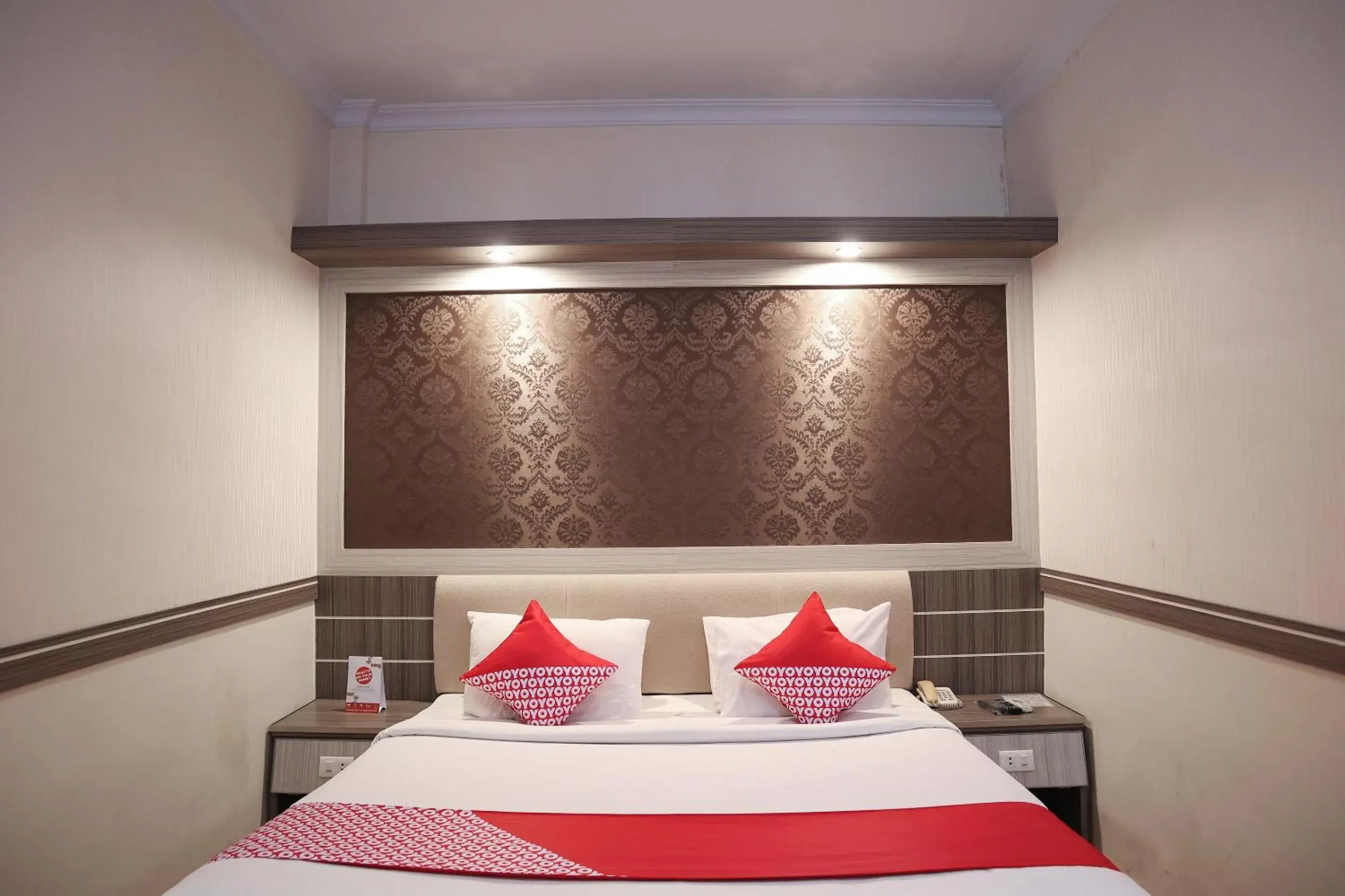 Bedroom in OYO 742 Mona Plaza Hotel Bedroom in OYO 742 Mona Plaza Hotel