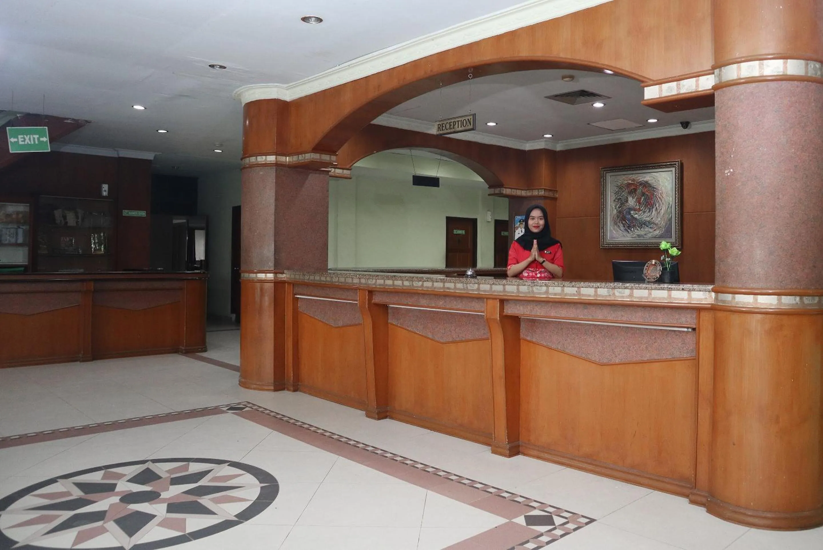 Lobby or reception in OYO 742 Mona Plaza Hotel