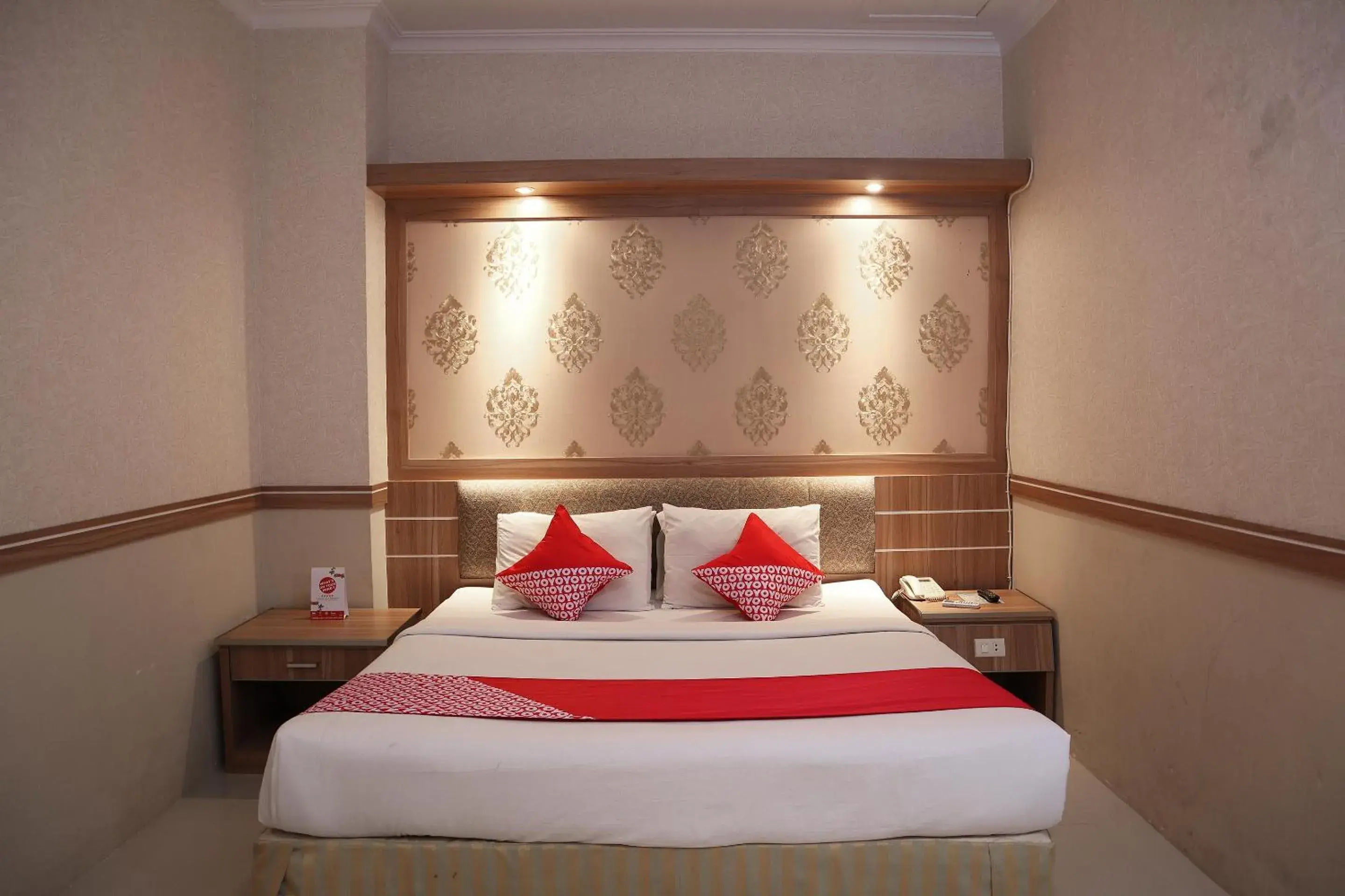 Bedroom in OYO 742 Mona Plaza Hotel Bedroom in OYO 742 Mona Plaza Hotel