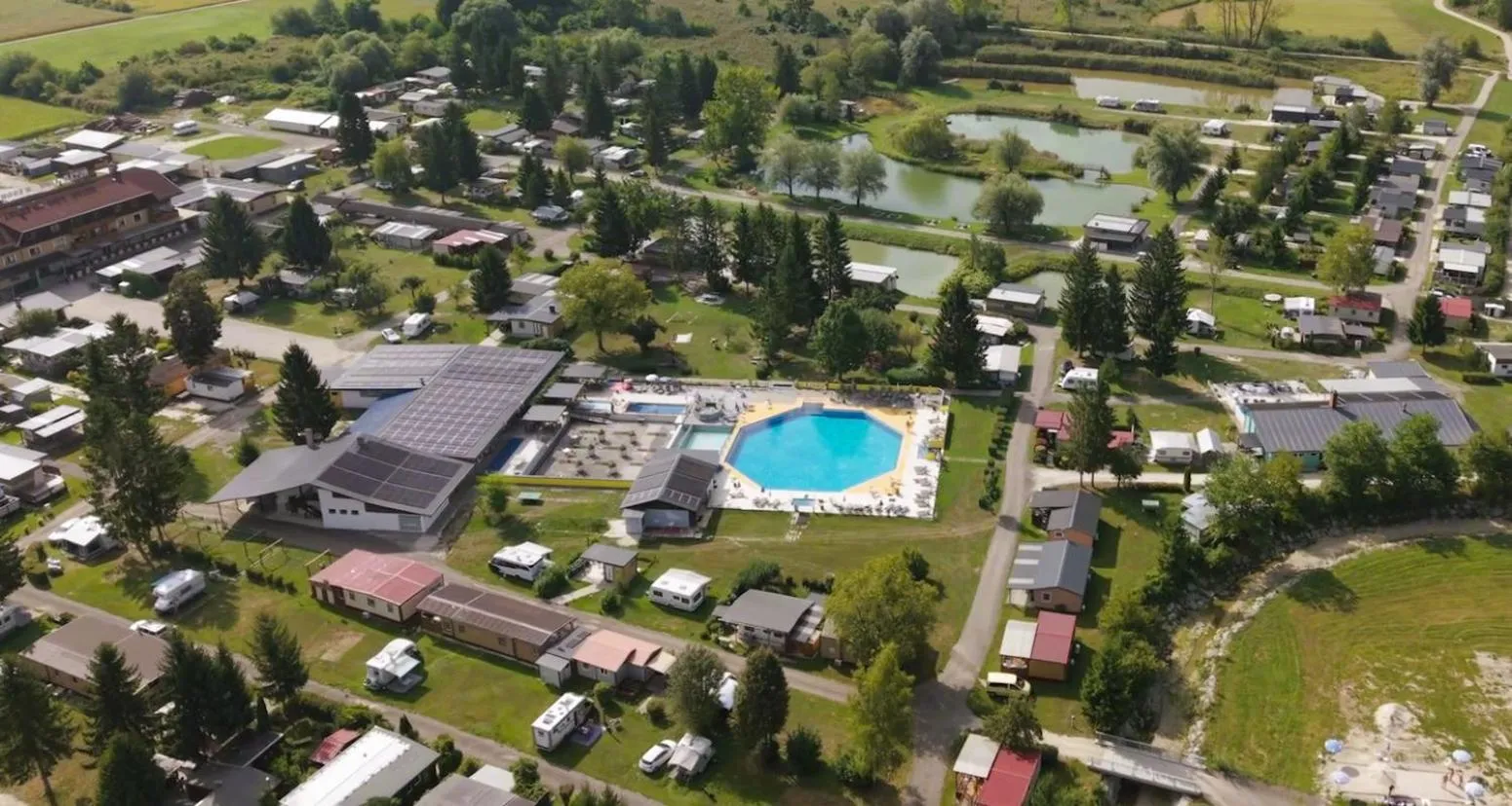 Swimming pool in Appartementhotel Rutar Lido