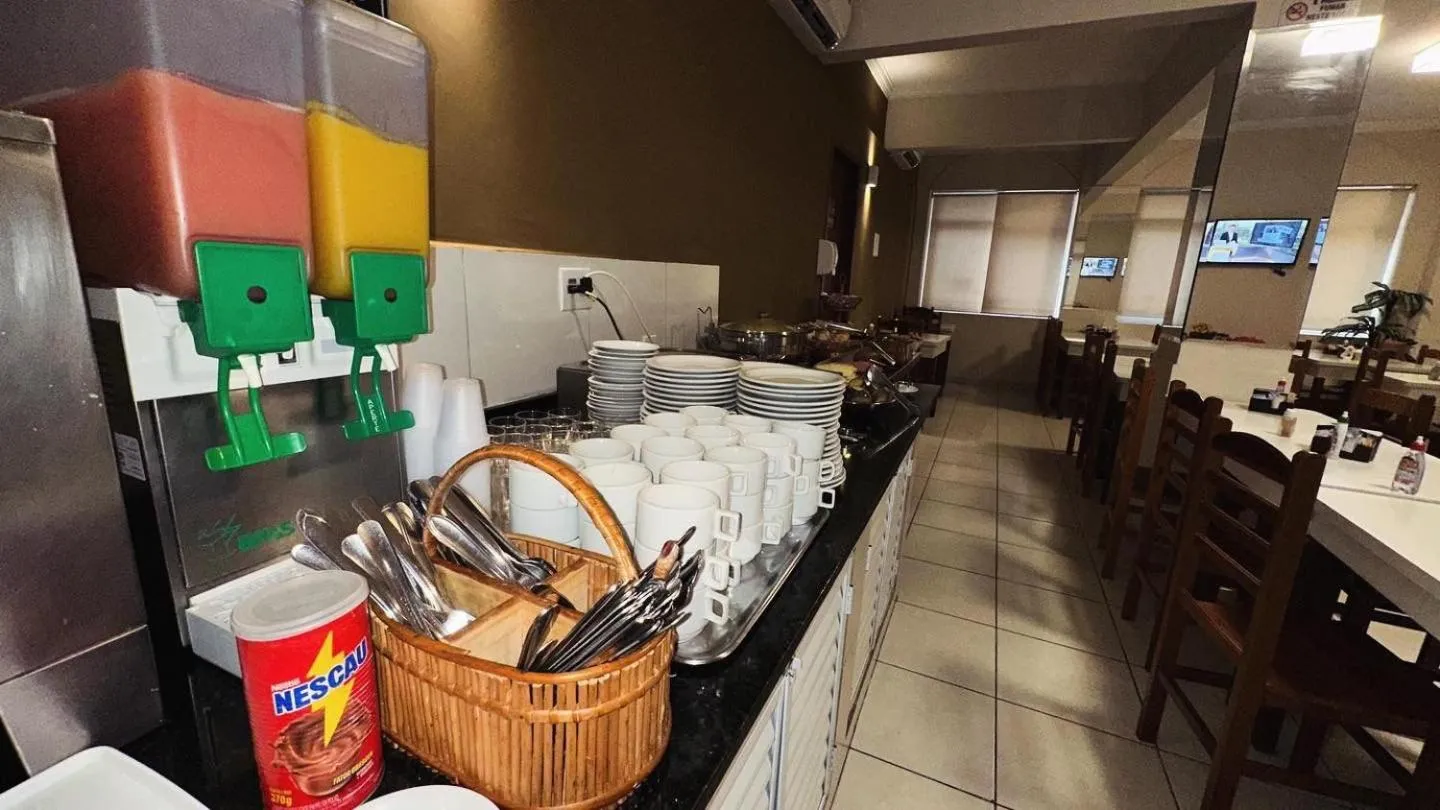 Restaurant/places to eat in Hotel Salomão - Próximo a 25 de Março, Bom Retiro, Brás e Rua Santa Efigênia, a 2 minutos do Mirante Sampa Sky e pista de Skate Anhangabaú