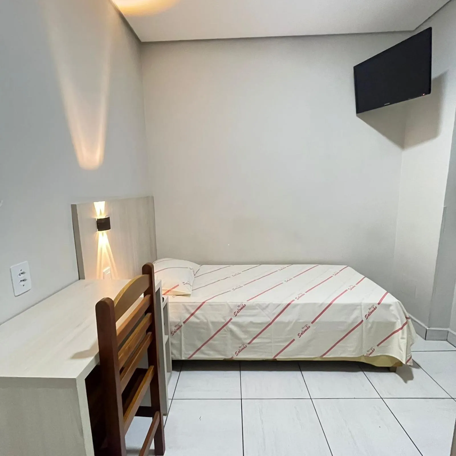 Bed in Hotel Salomão - Próximo a 25 de Março, Bom Retiro, Brás e Rua Santa Efigênia, a 2 minutos do Mirante Sampa Sky e pista de Skate Anhangabaú